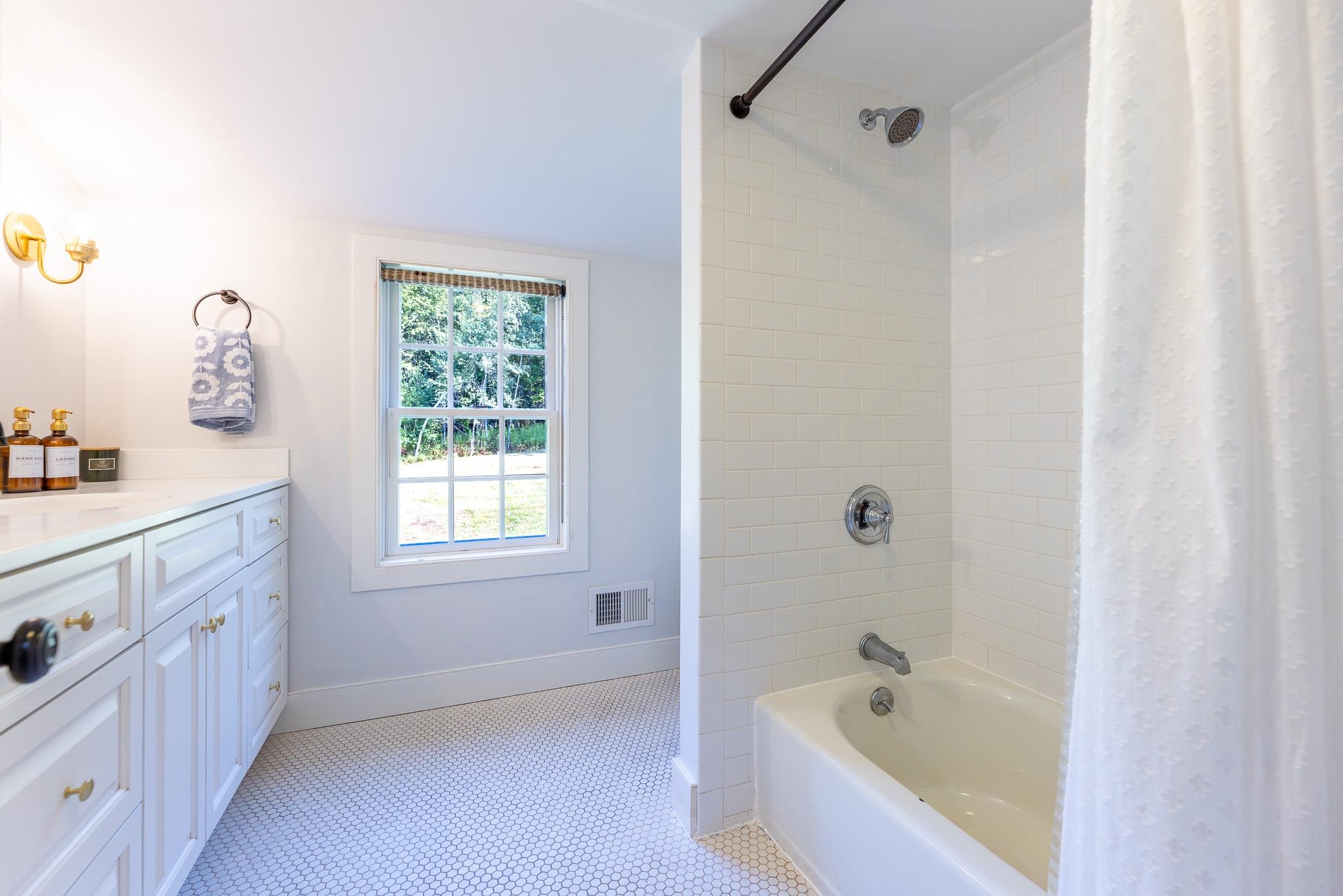 Guest Bathroom 2nd Floor