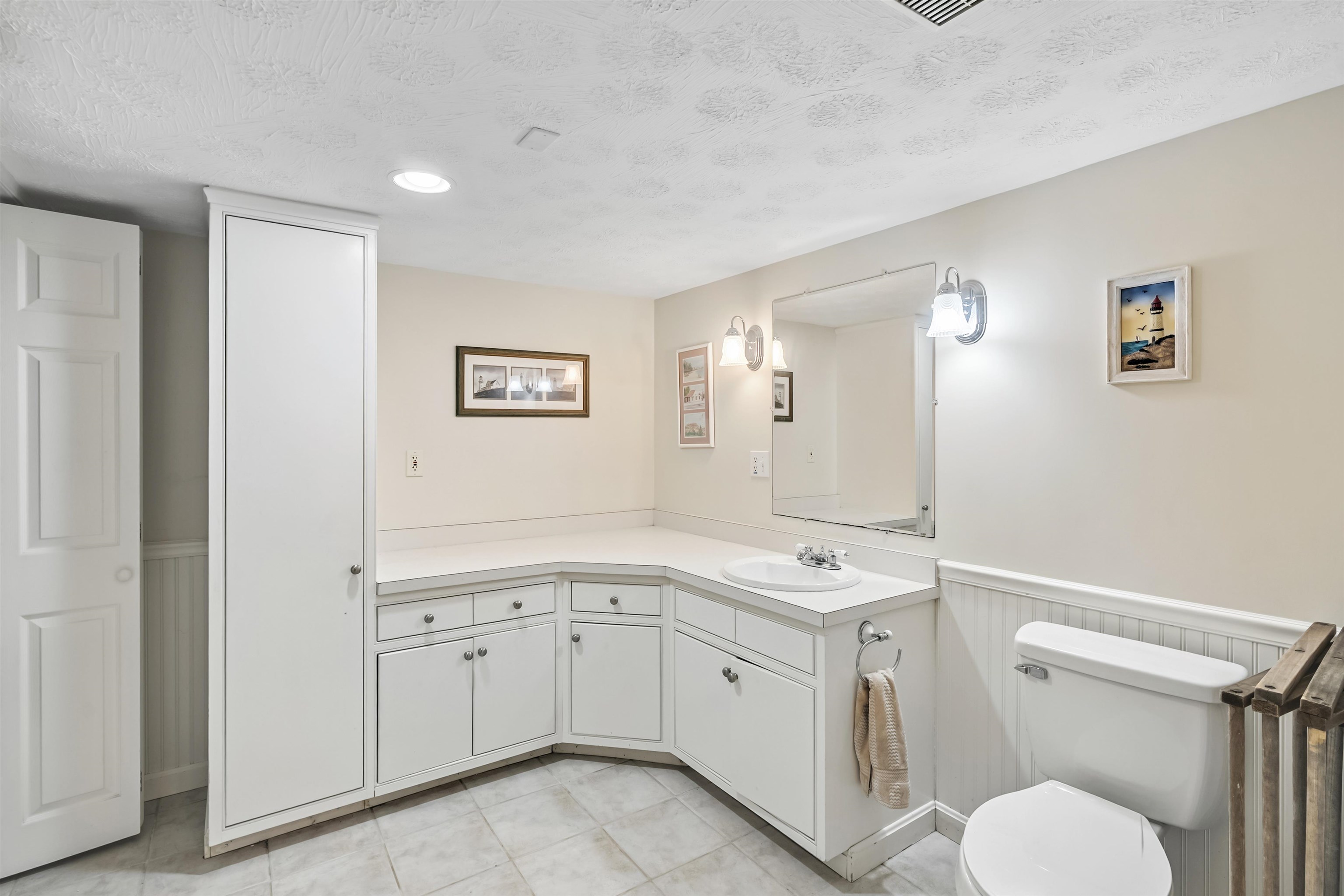Laundrey/Half Bath (Basement)