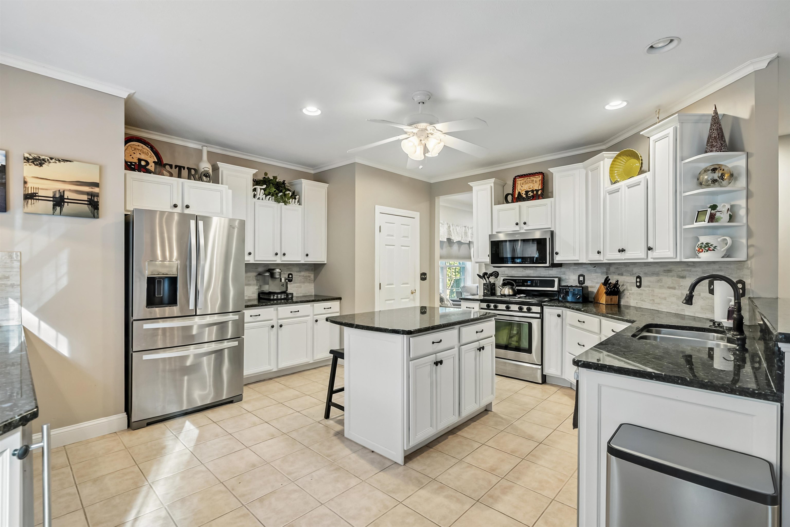 Eat-In Kitchen