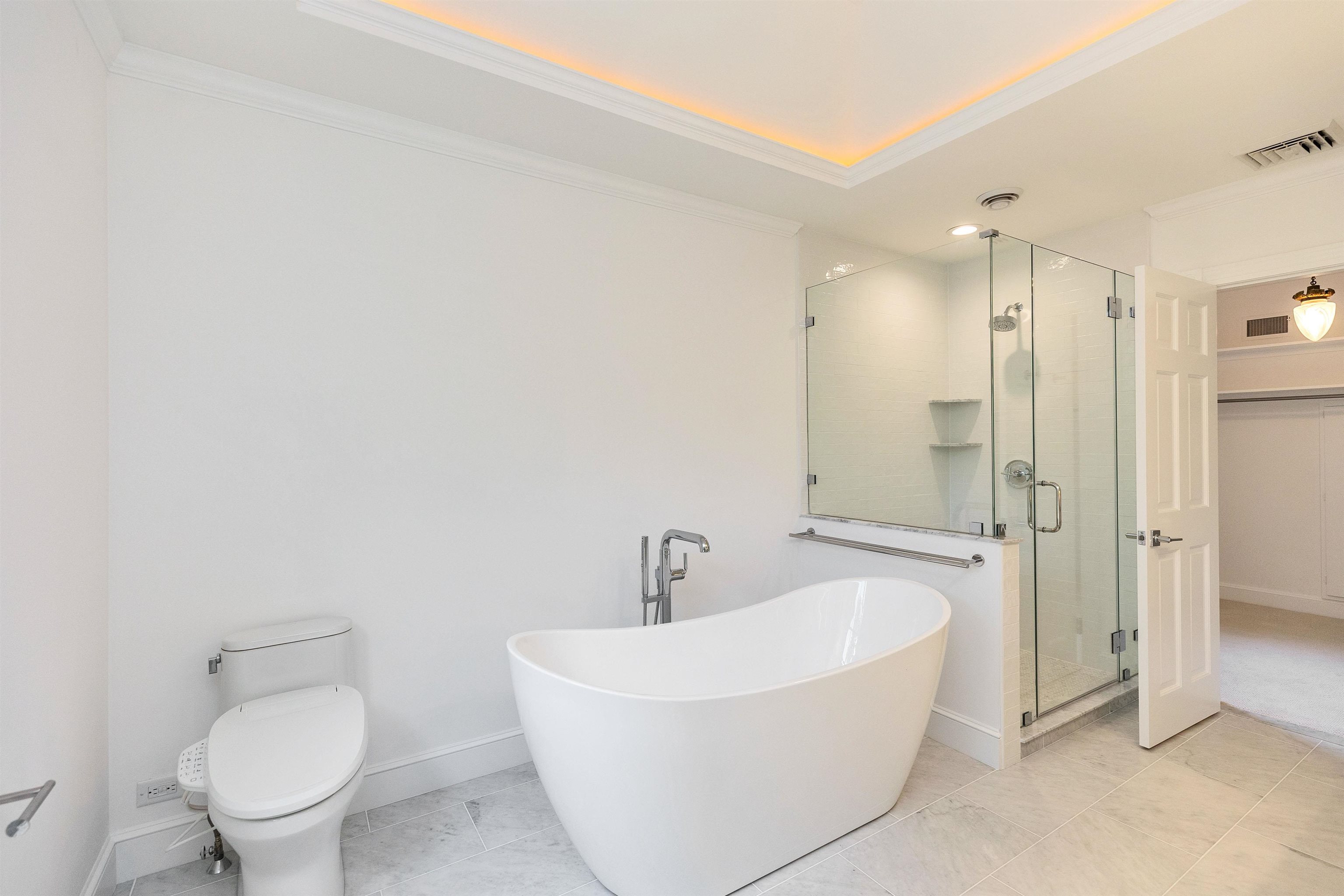 Primary-Soaking Tub, Bidet, Tiled Shower 24060851