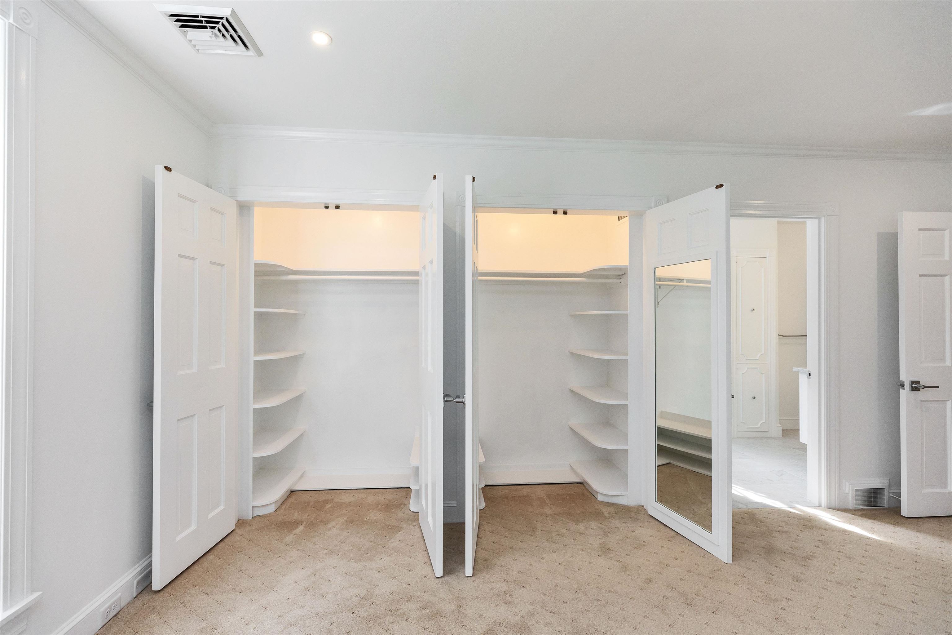Bedroom 2 Closets 24060839