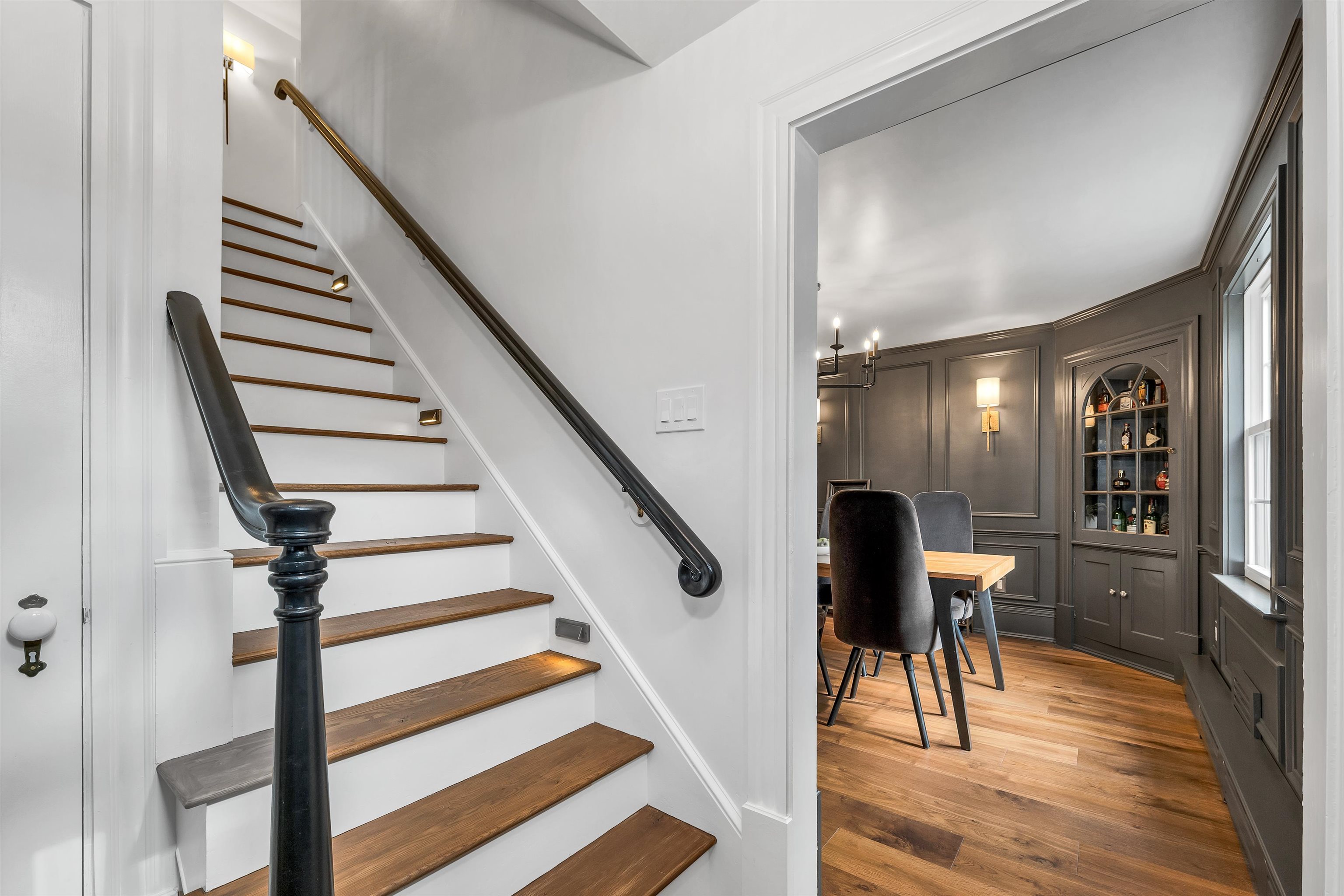 Lighted steps to 4 beautiful bedrooms 24072545