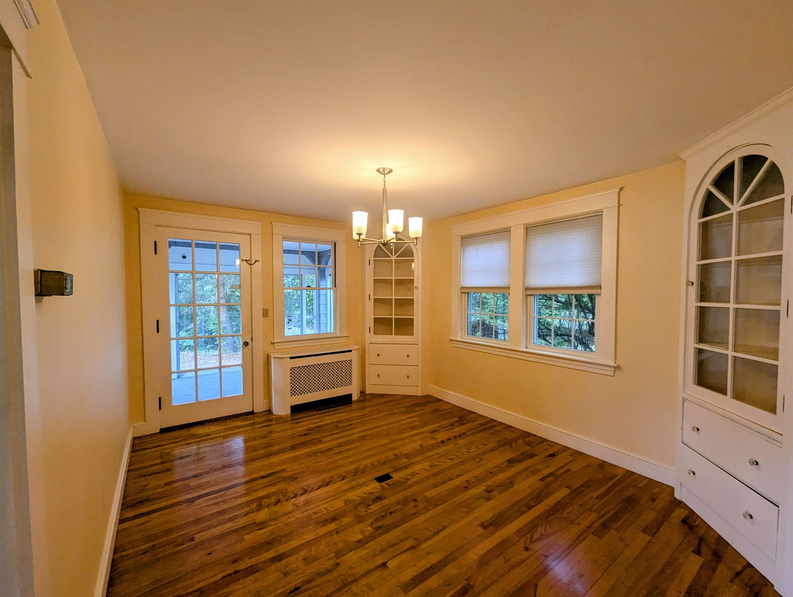 Dining room w/custom built-ins