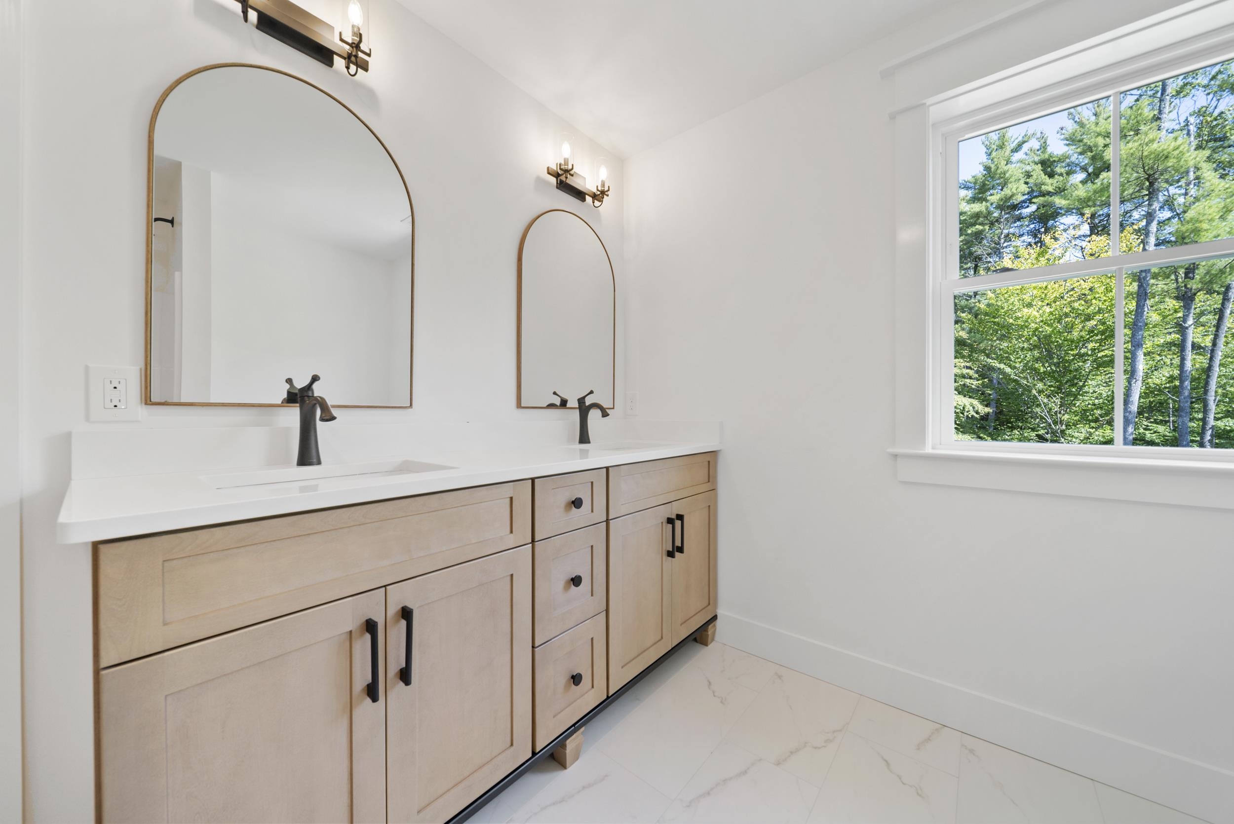 2nd Floor Main Bath