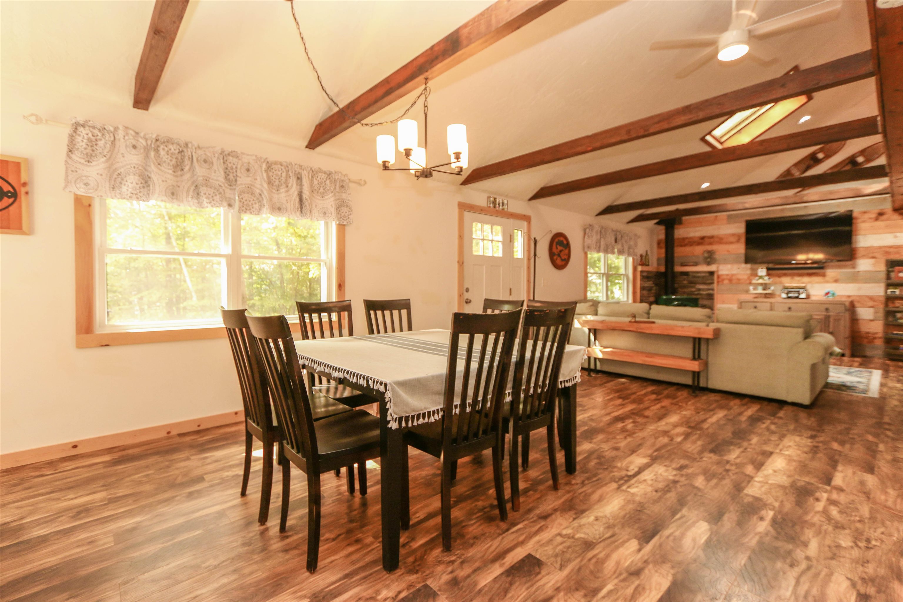 Dining/Living Room Area