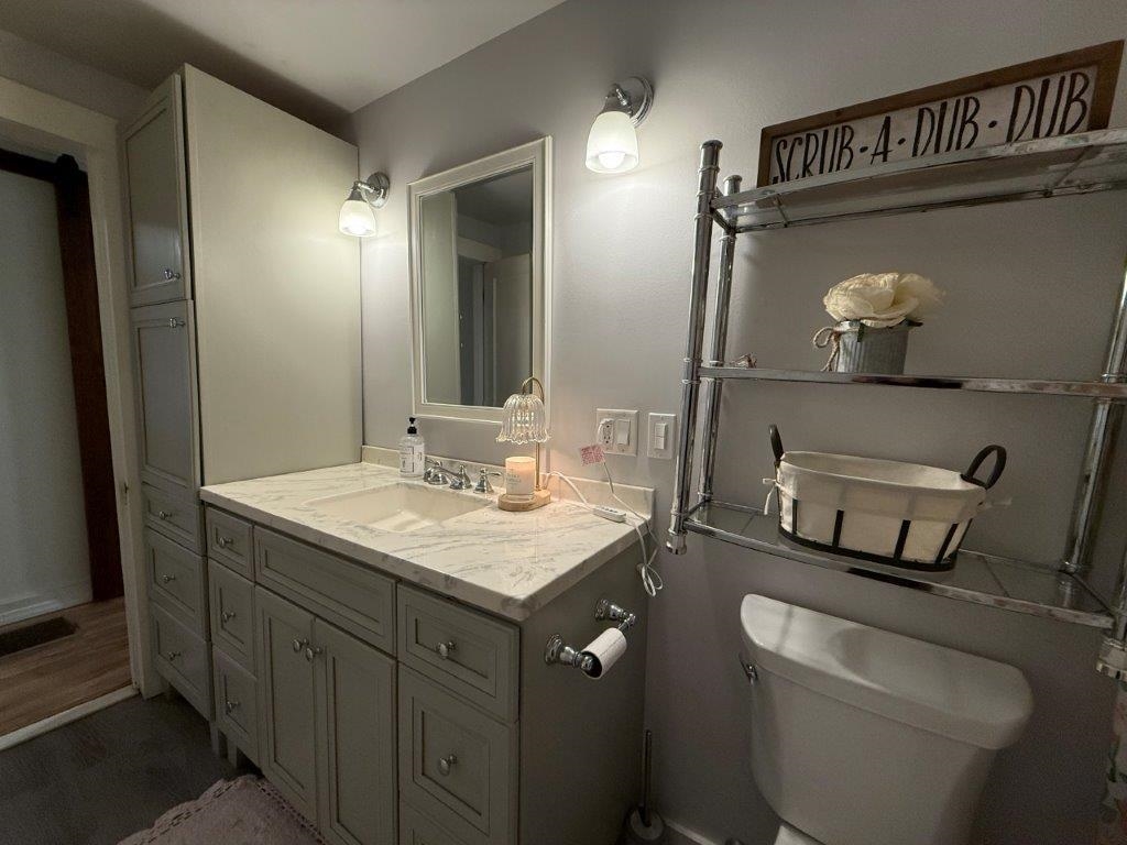 First Floor Bath 24046564