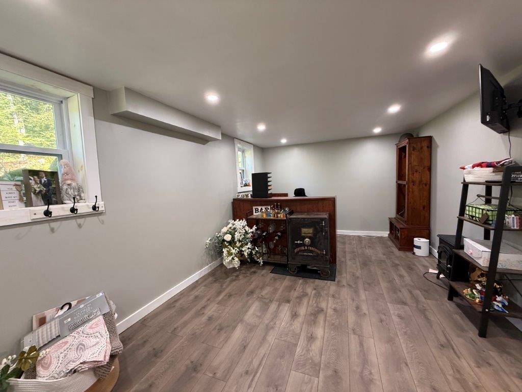 Office/Recreation Room 24046578