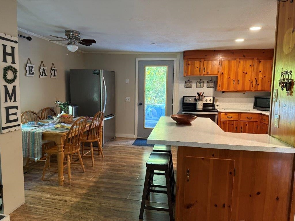 Eat In Kitchen 24046551