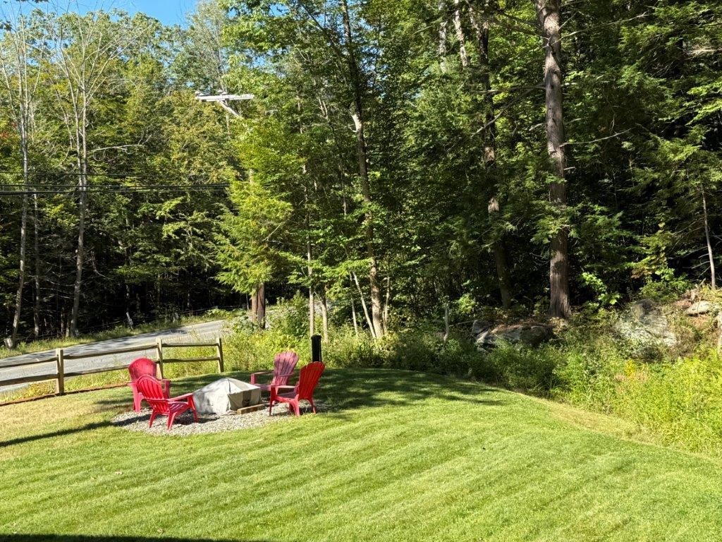 Nice Side Yard 24046575
