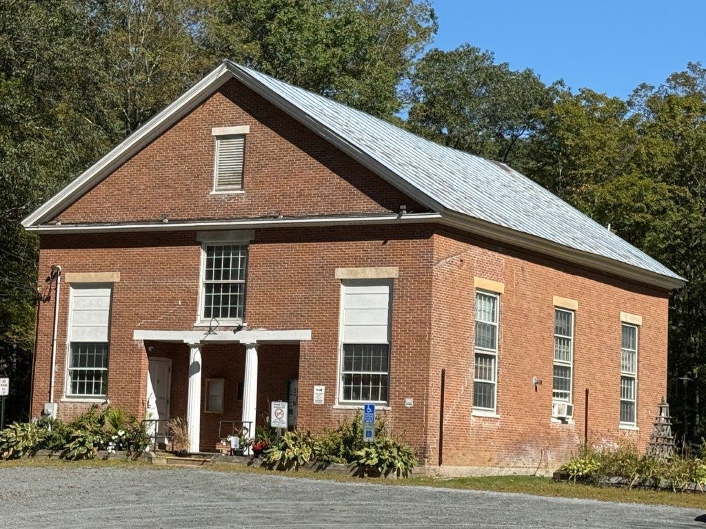 Cornish Town Offices 24046603