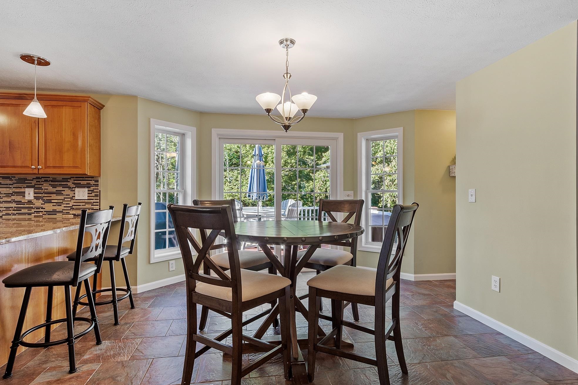 Breakfast Nook at 162 Tiffany Lane, Manchester, NH 03104