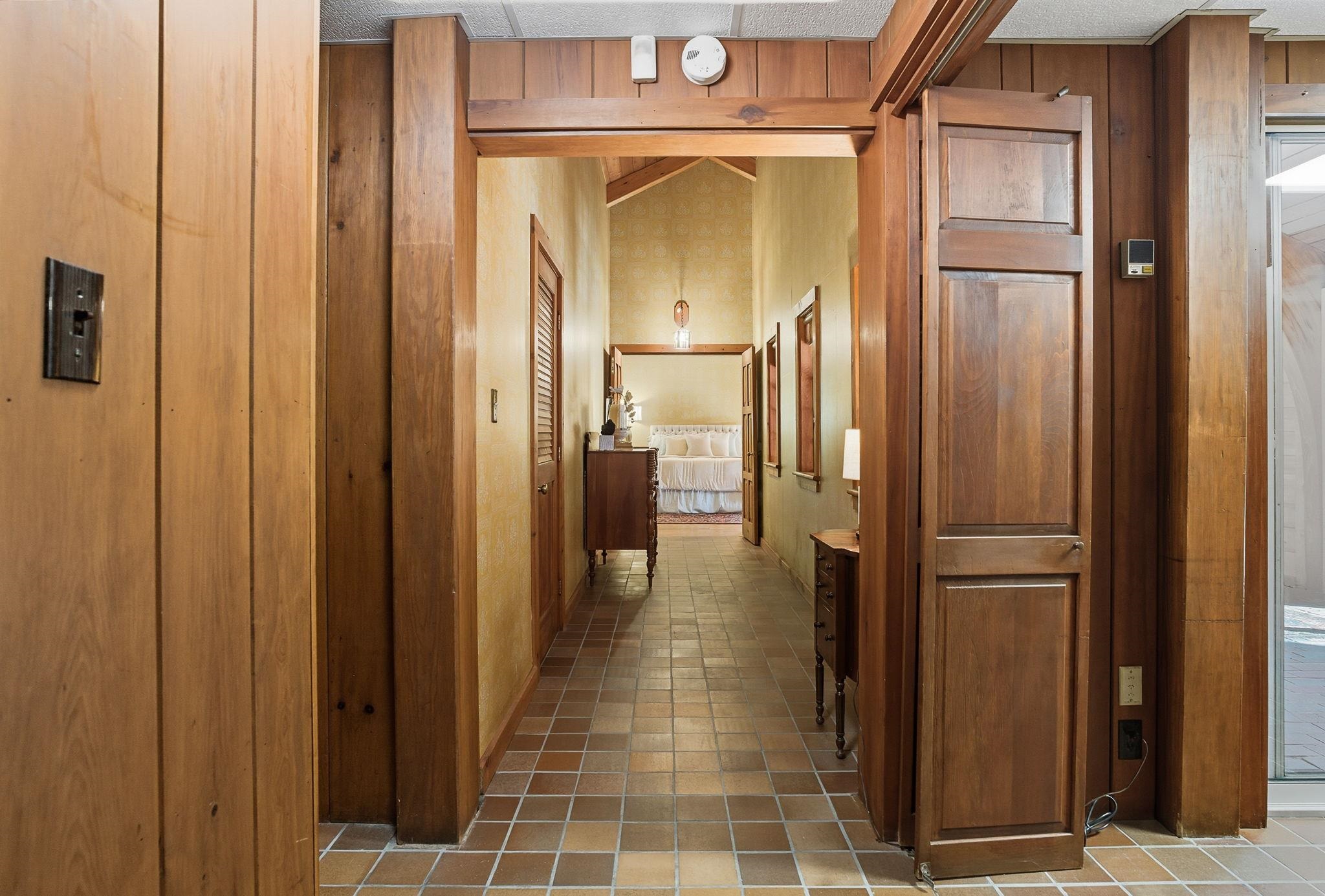 Hall to 1st Floor Primary Bedroom