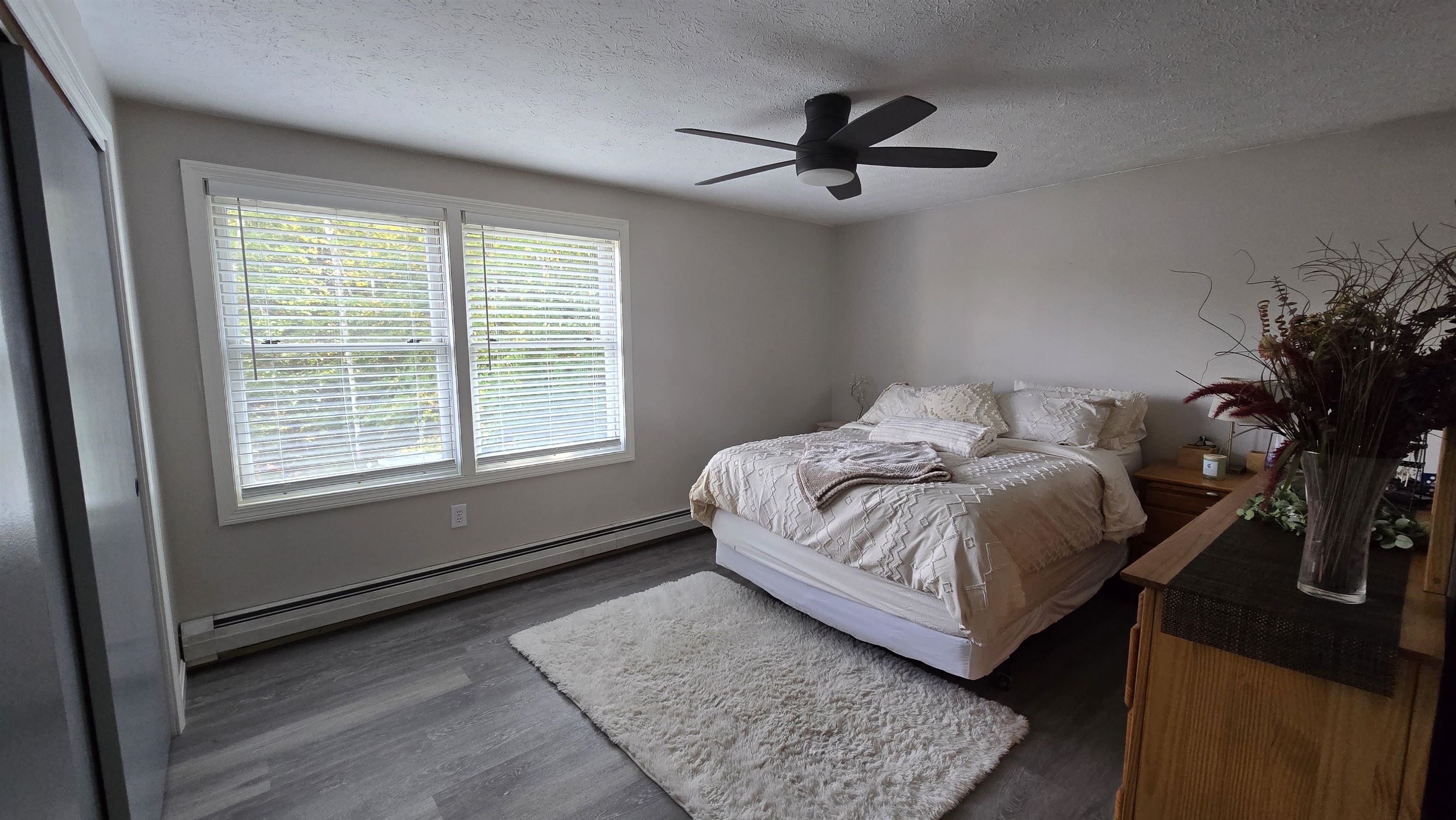 Primary Bedroom/Outward View