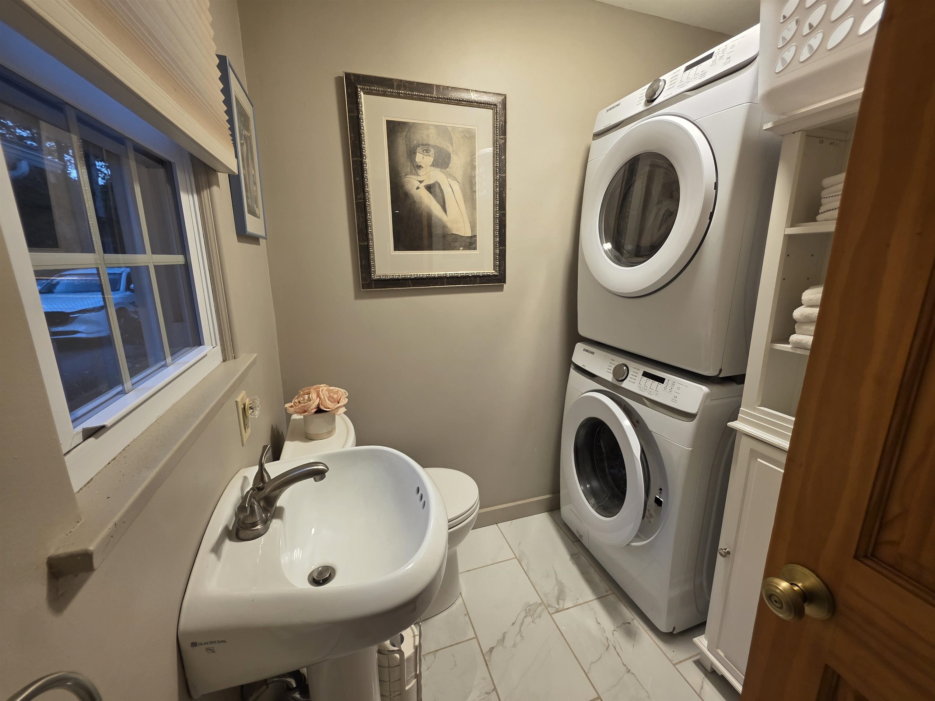 1/2 bath with laundry 24196563