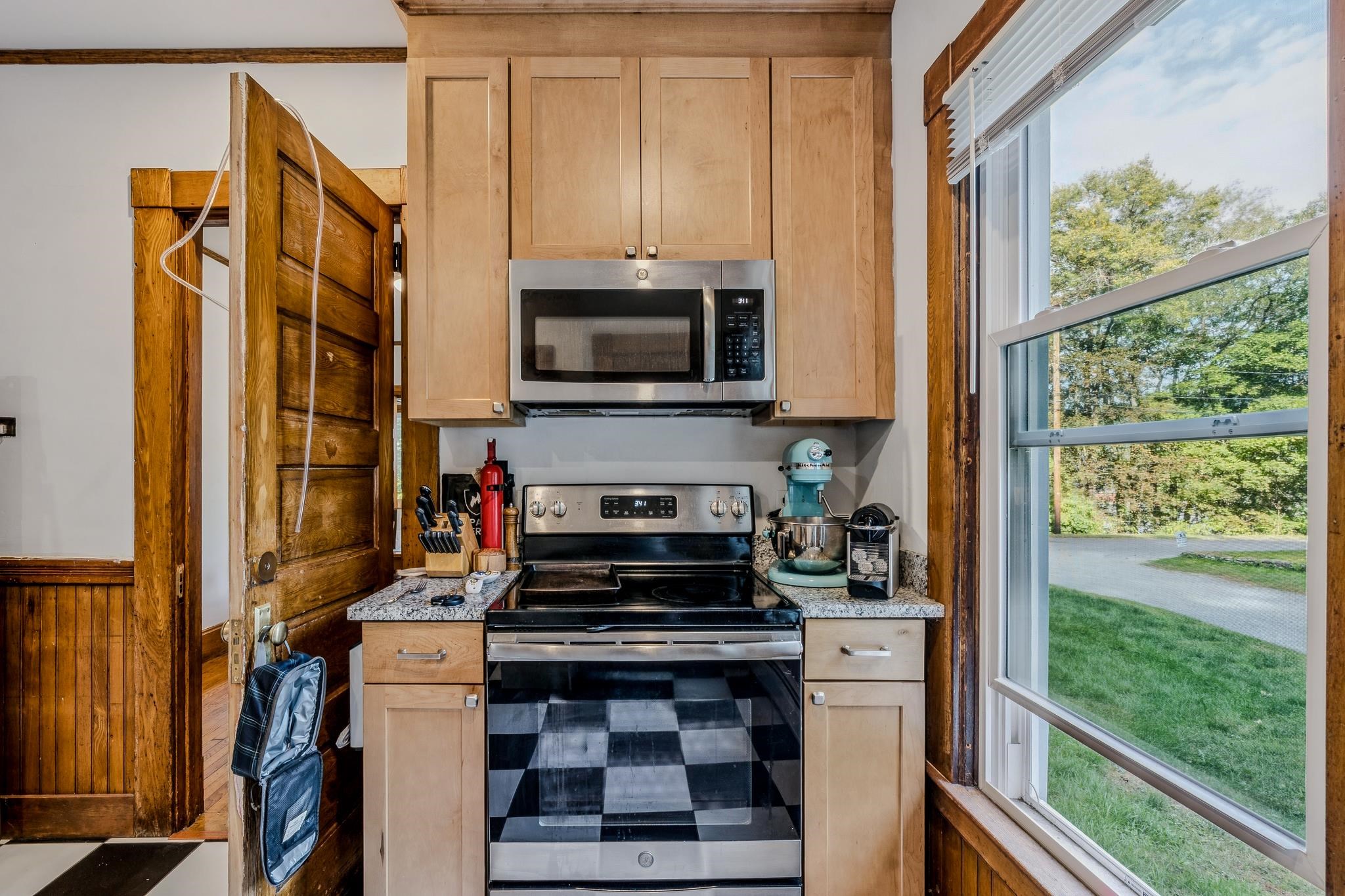 Updated Appliances, Cabinetry and Countertops