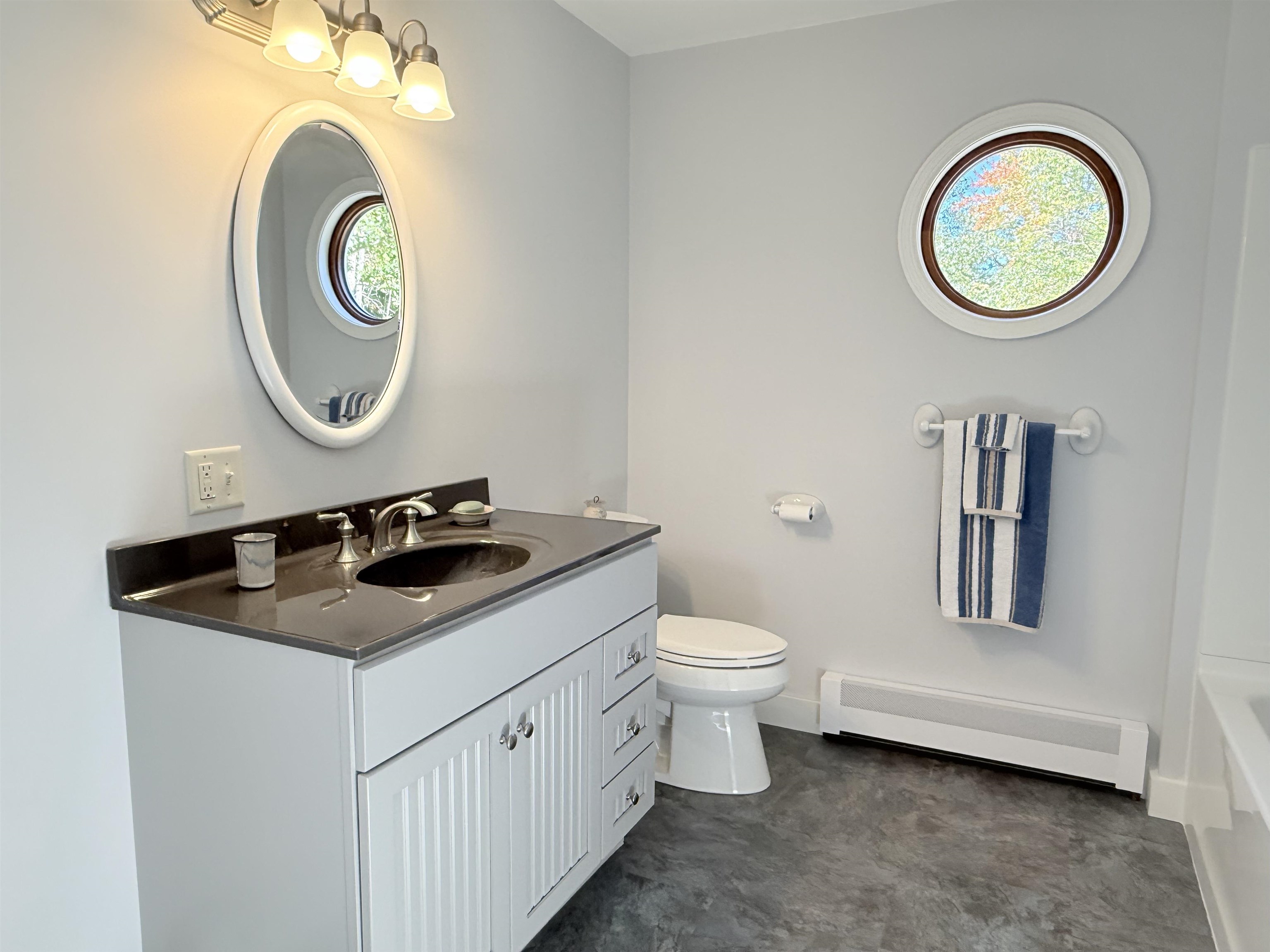 First Floor Bath 24132717