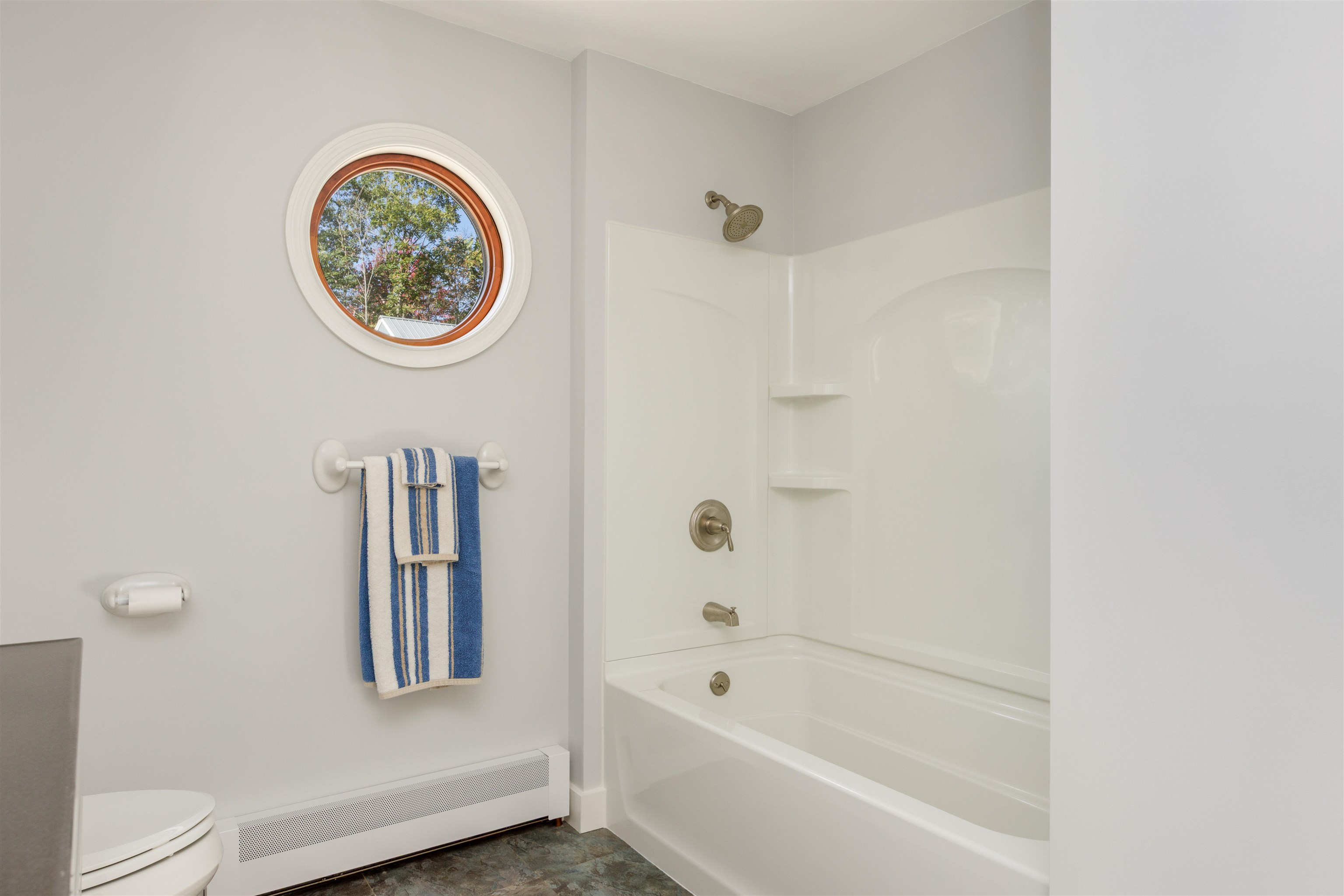 First Floor Bath 24132668