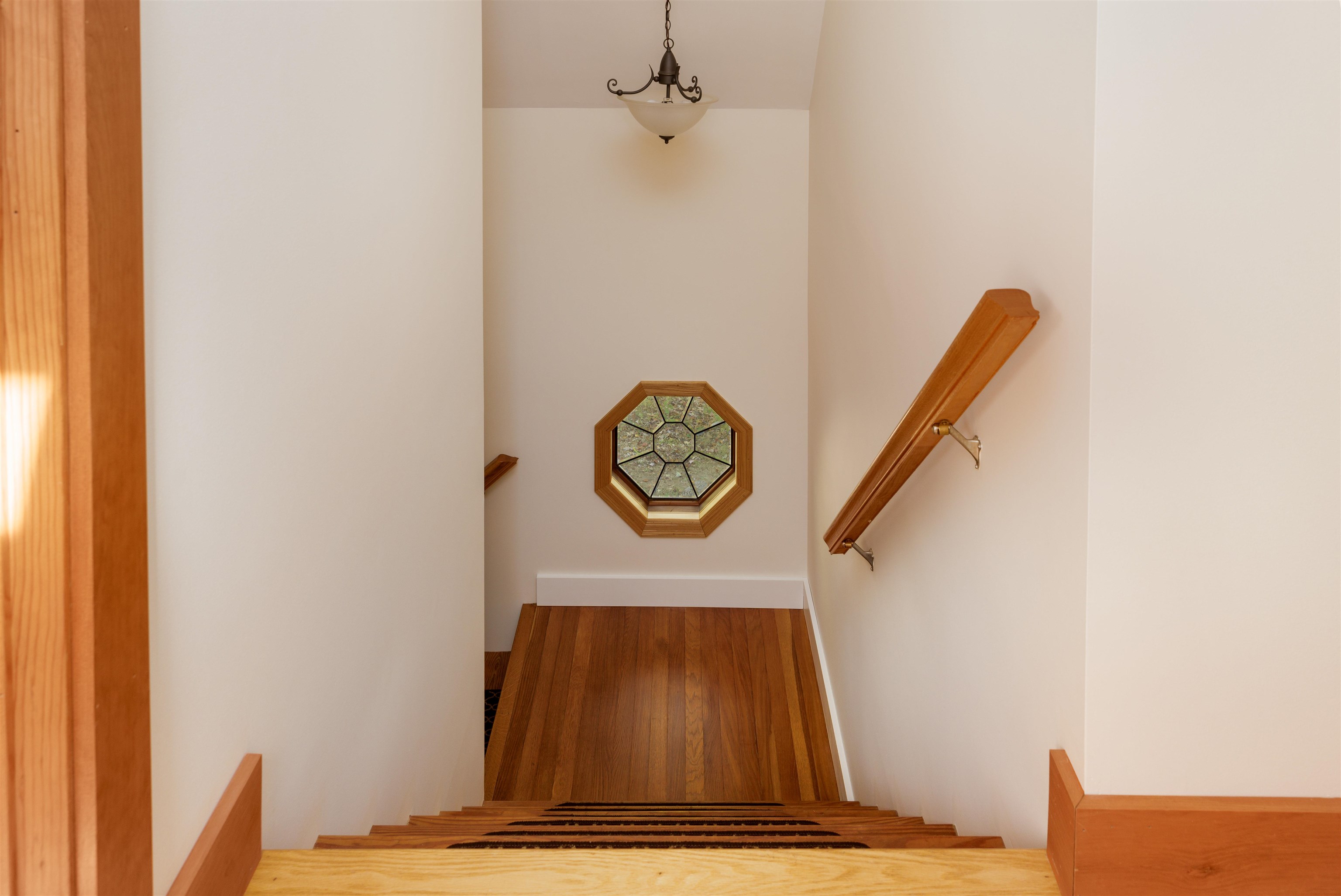 Stairs Up To Bedrooms 24132814