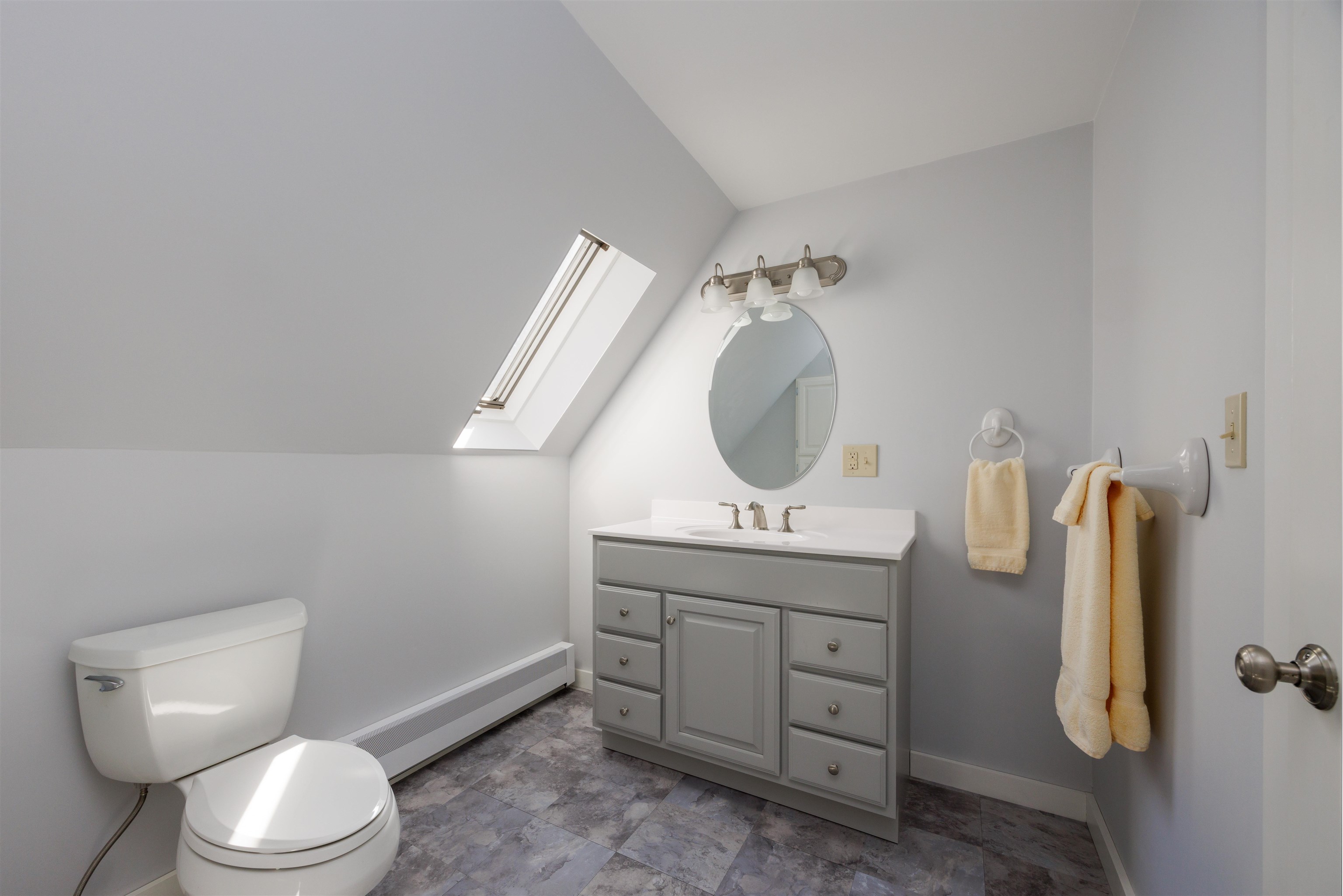 Second Floor Bath 24133169