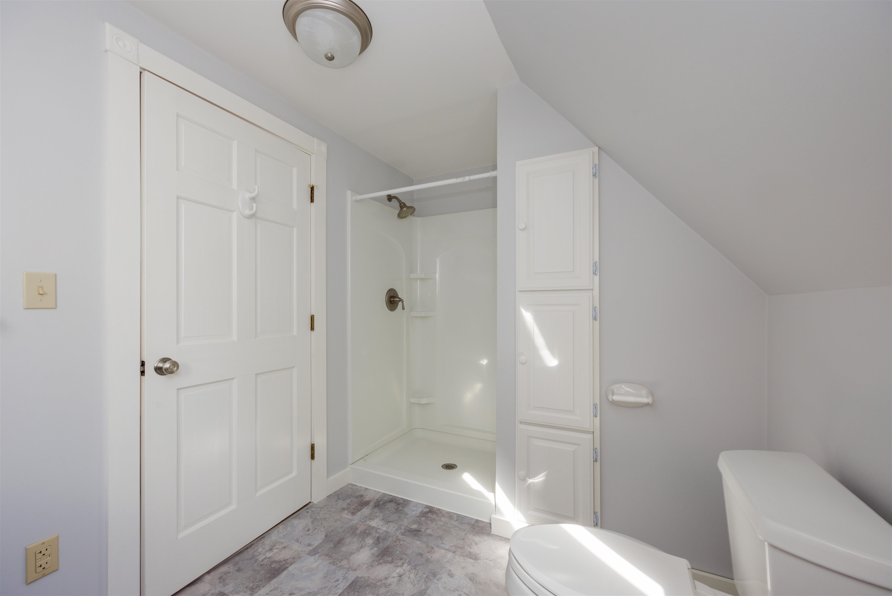 Second Floor Bath 24133171