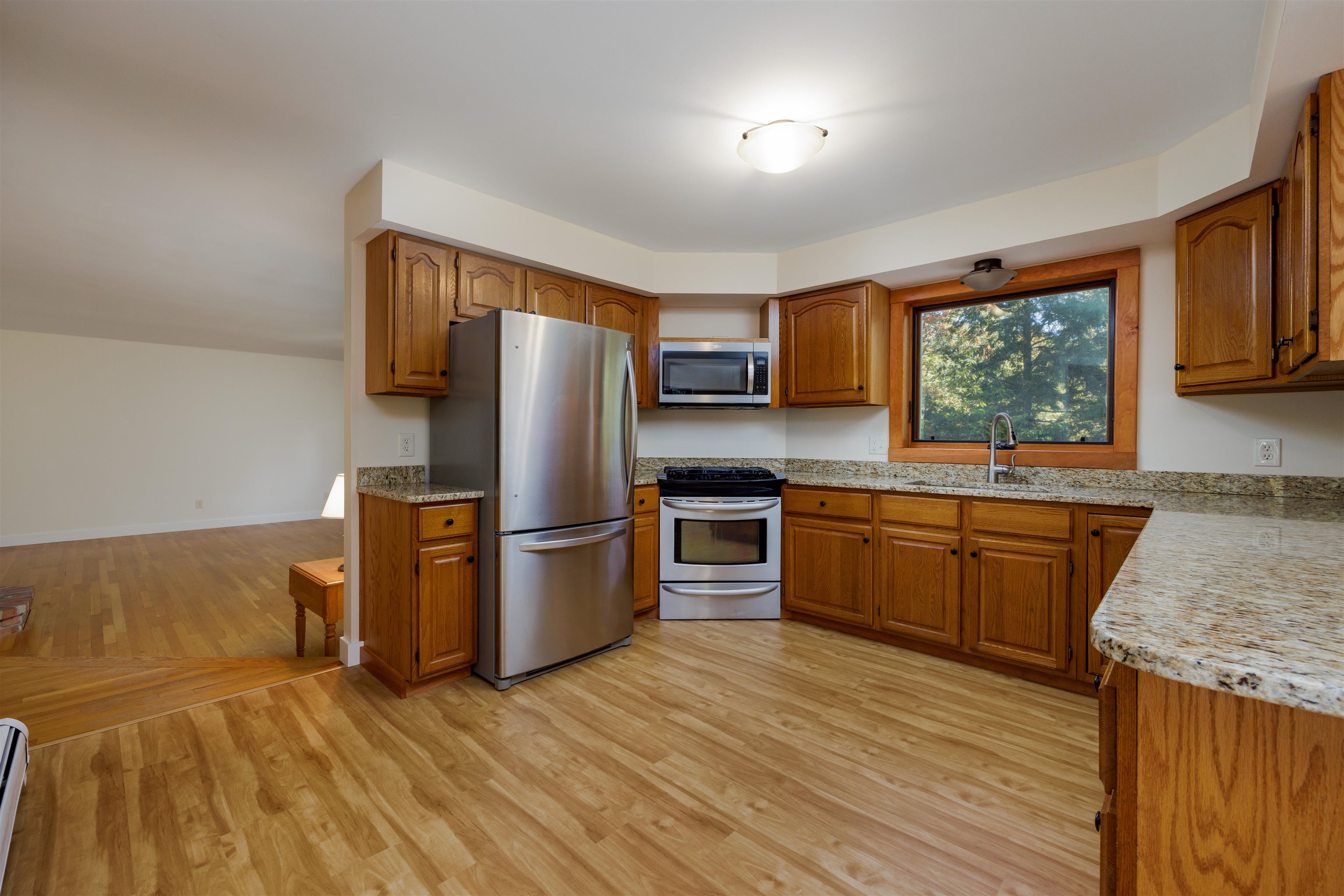 New Microwave 24132559