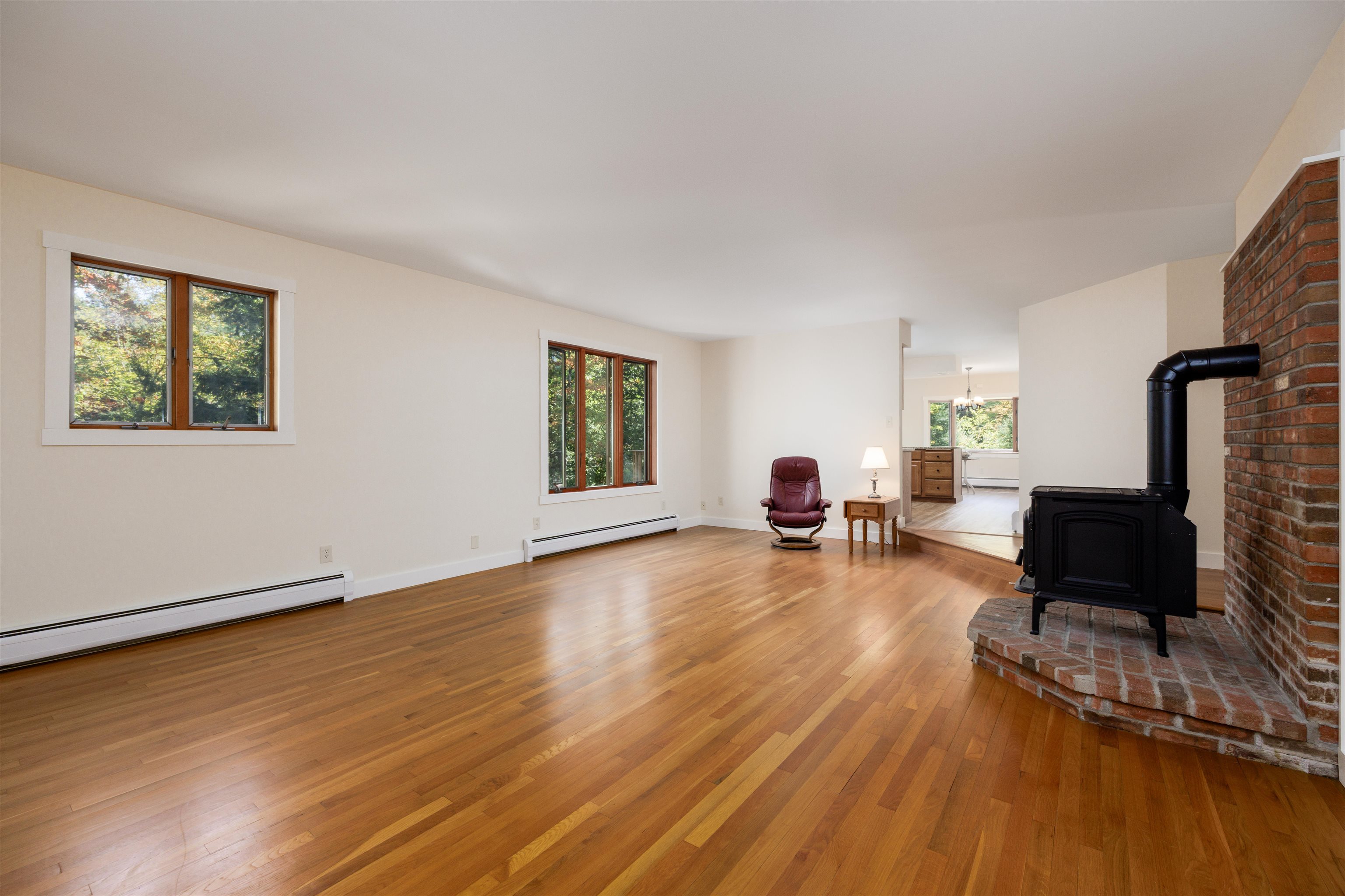 23.8x13.6 Living Room 24132579