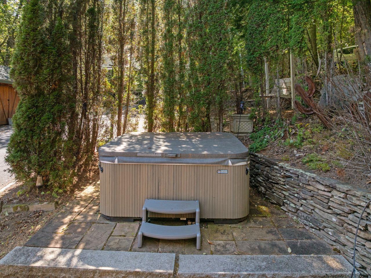 GO SKIING AND ENJOY A HOT TUB