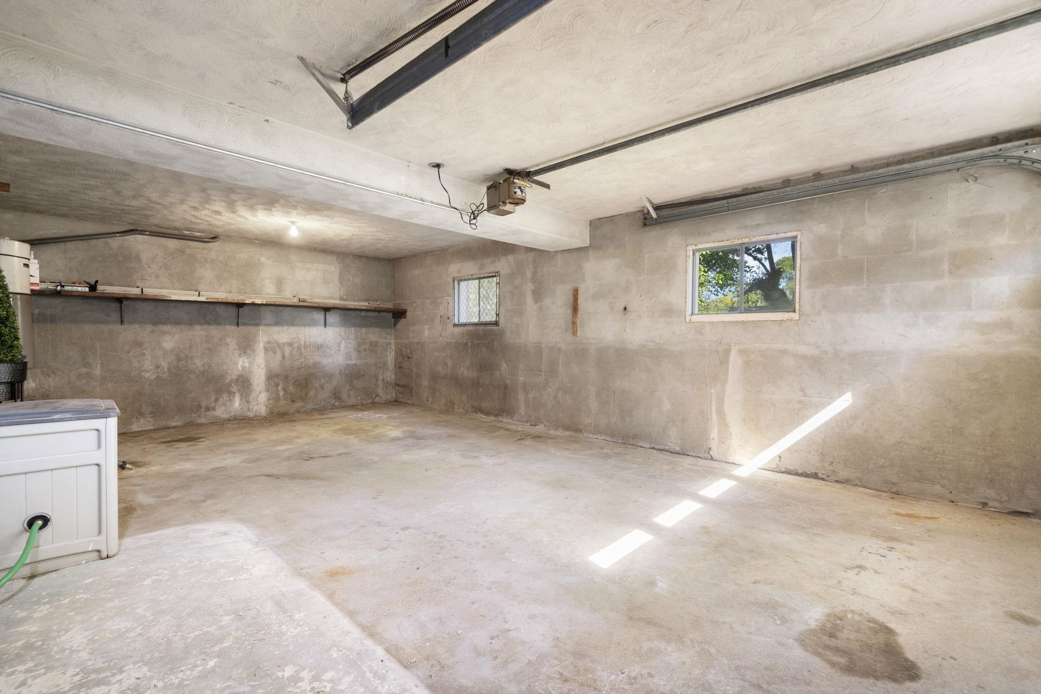 Attached Garage 24130892