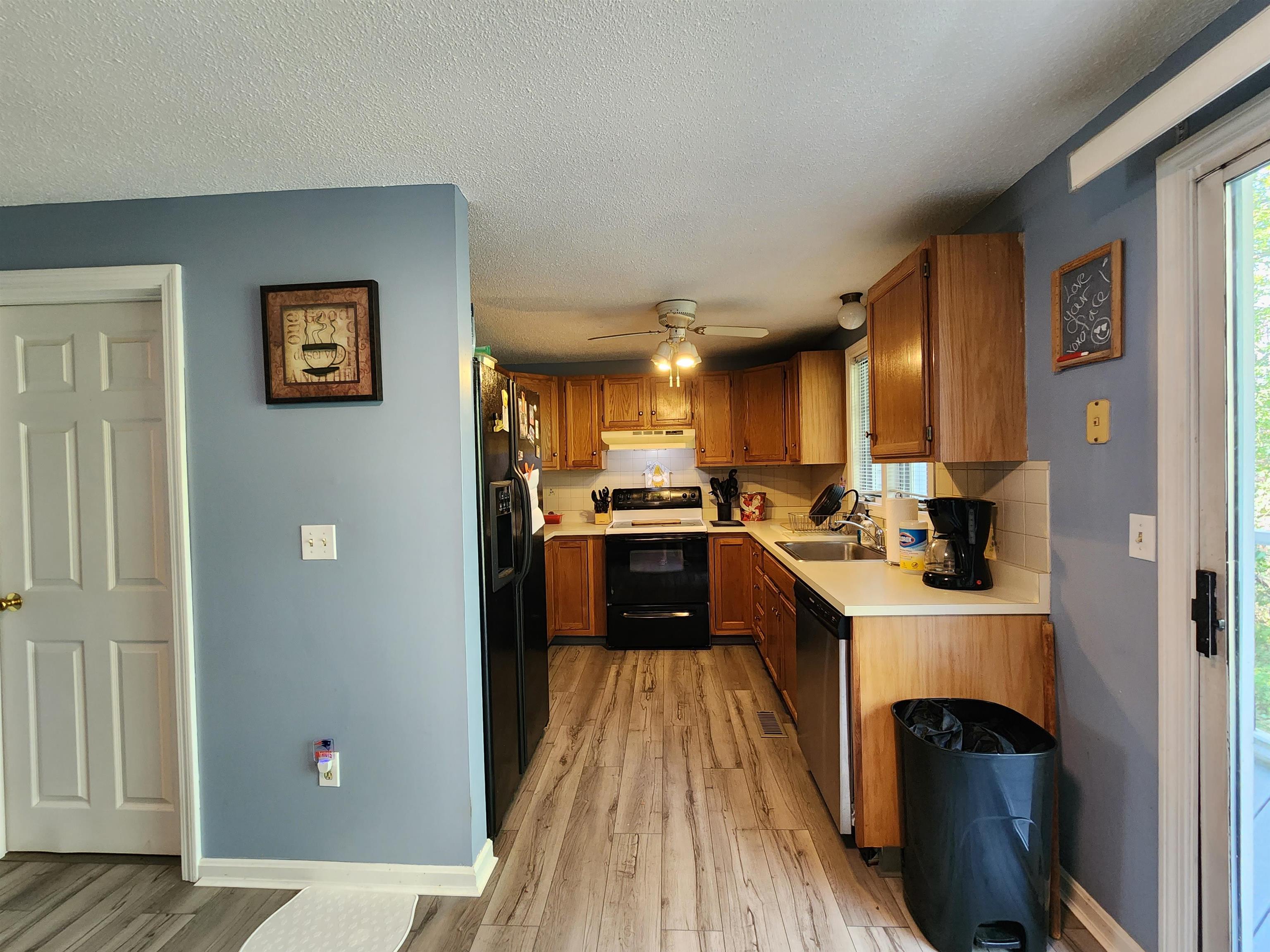 Photo 6 of 33