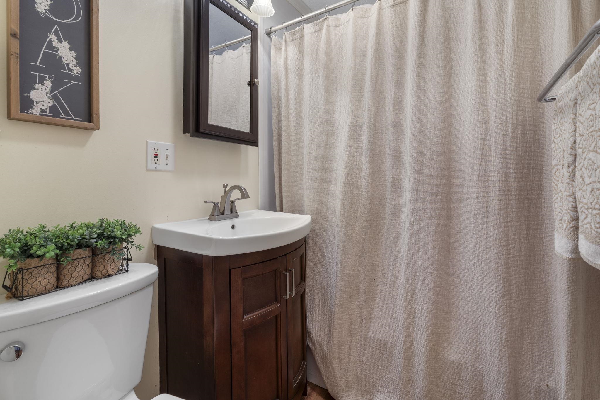 Full Bathroom