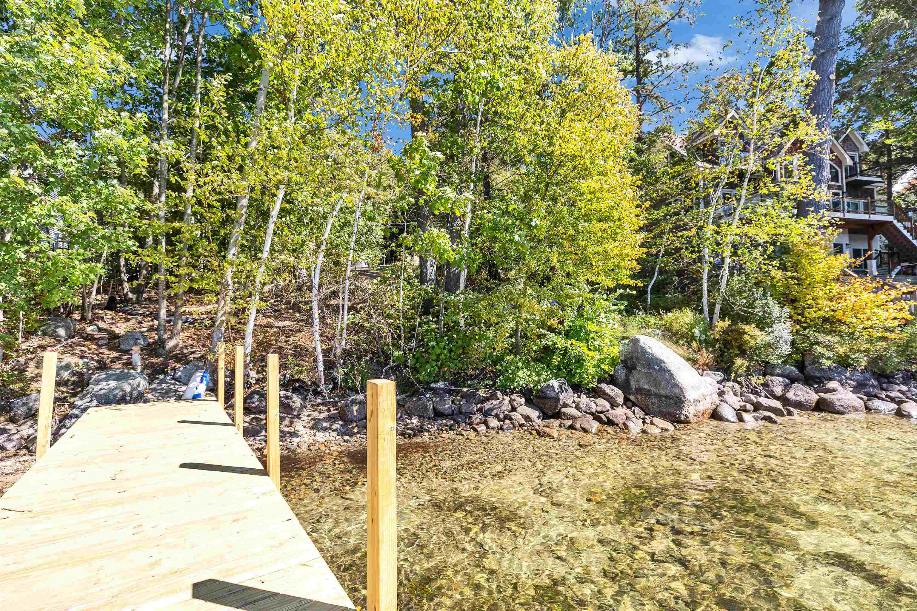 Crystal Clear Winnapausaukee Shoreline