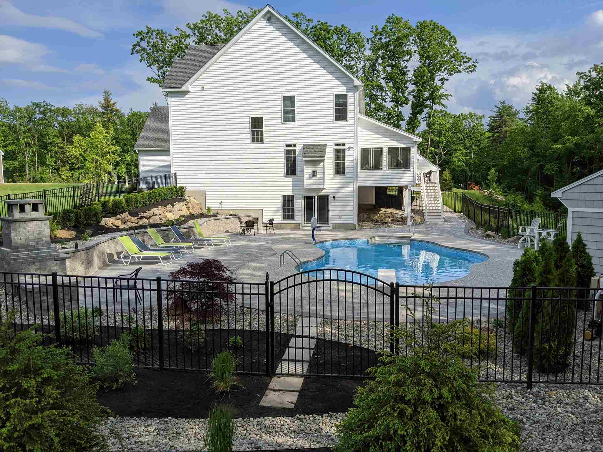 Endless summer fun in the pool!
