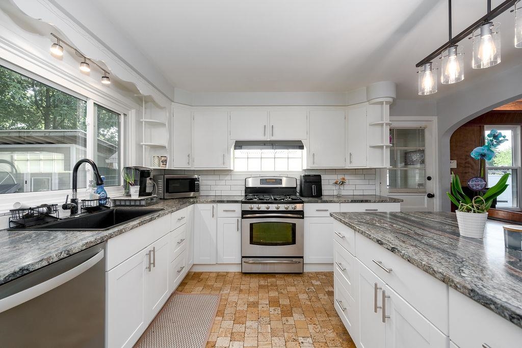 Spacious and functional 24157138