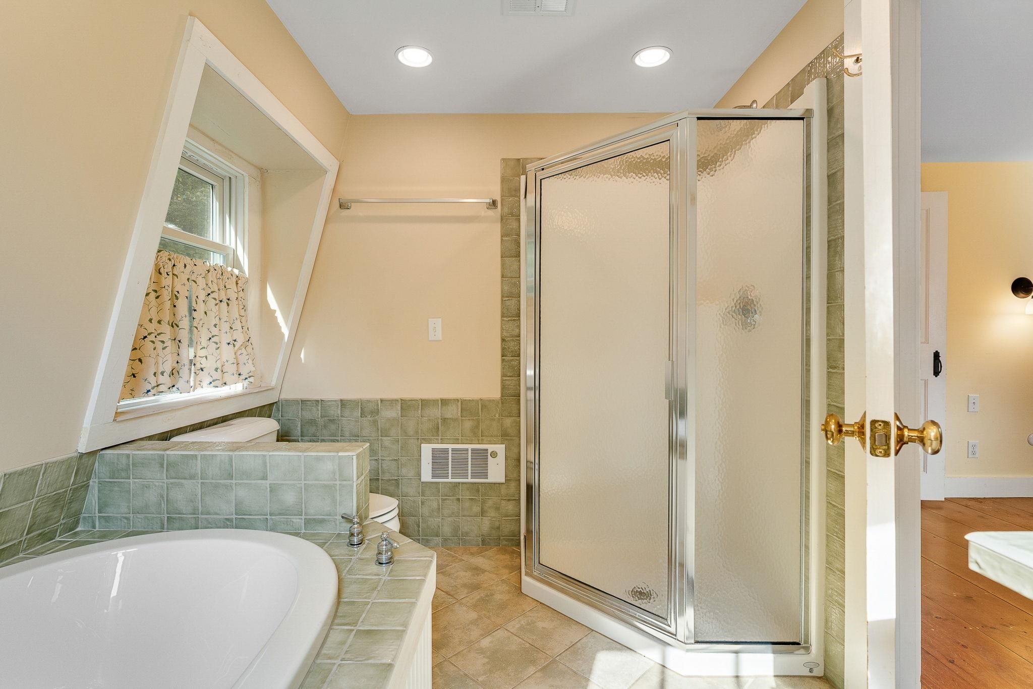 Primary bathrooom