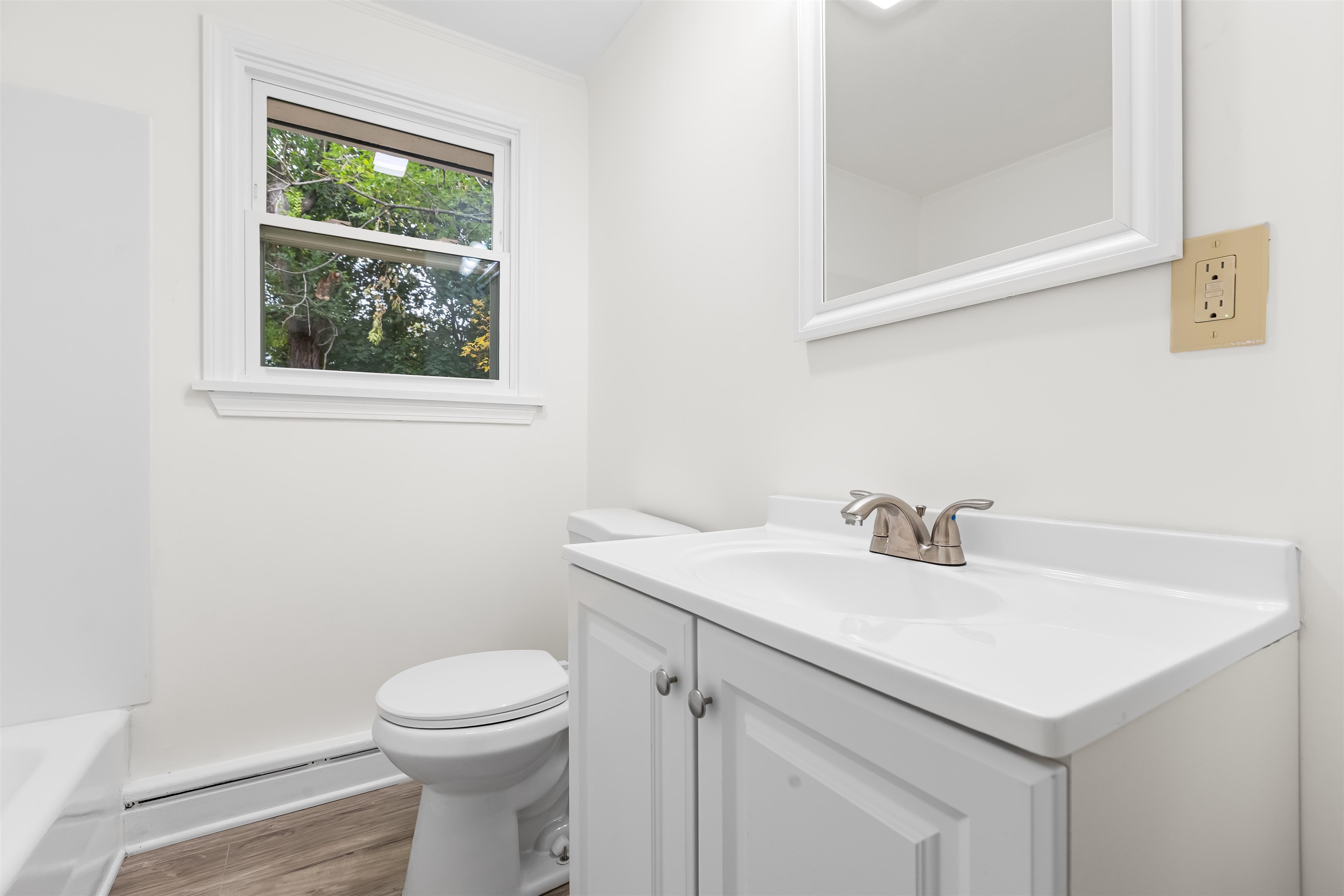 Un-Staged-Bathroom 24163352