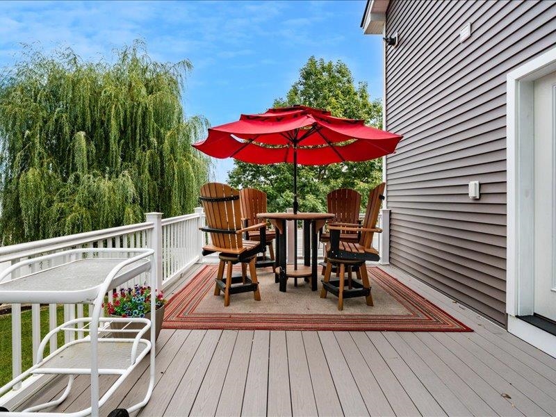 Deck Area 24101677