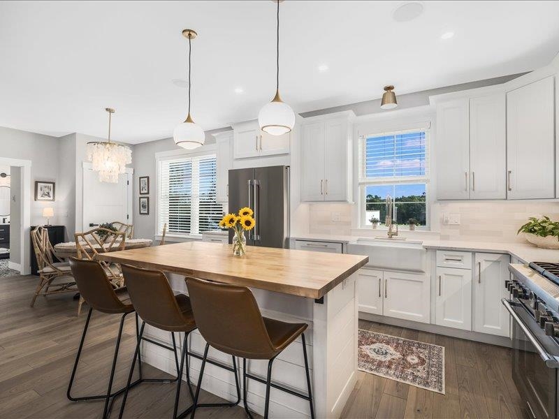 Kitchen to Dining Area 24101690