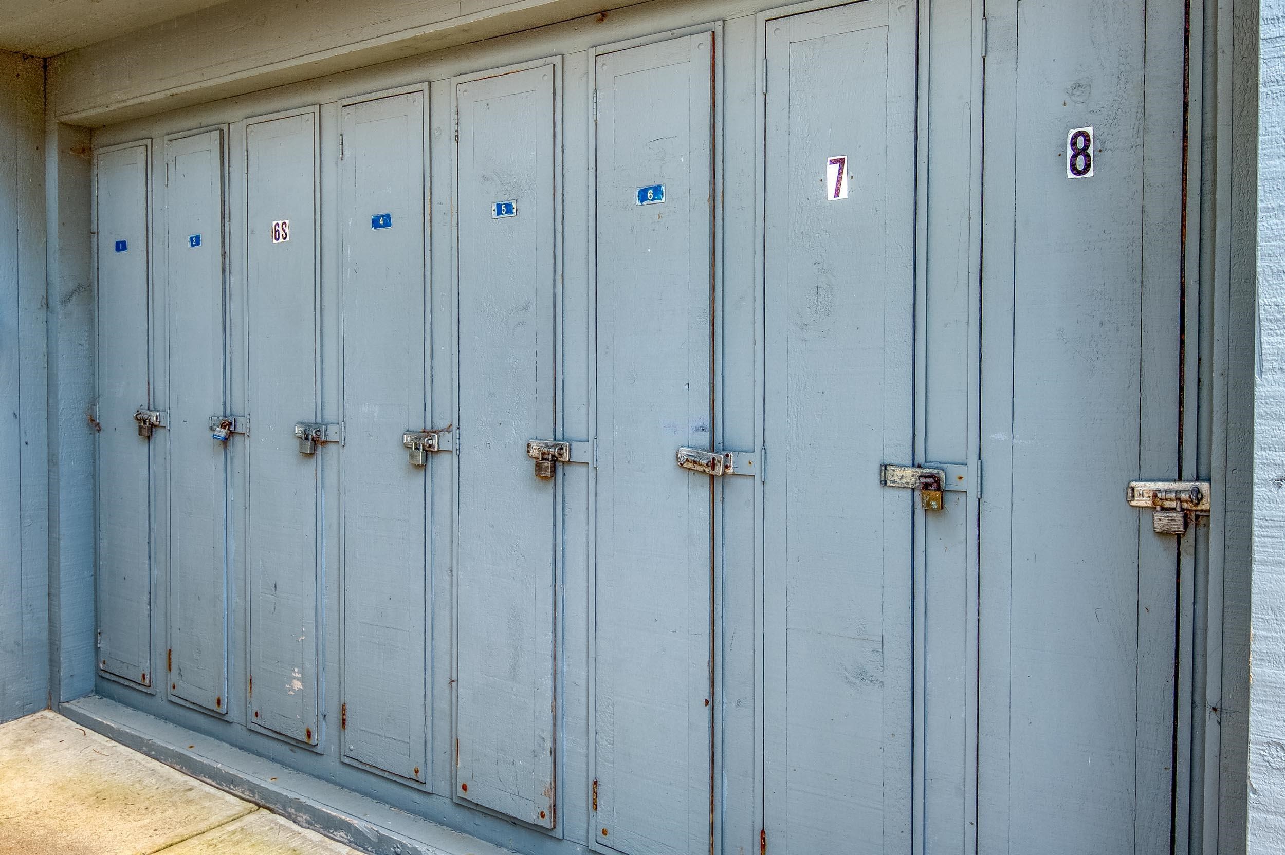 The unit comes with a ski locker.