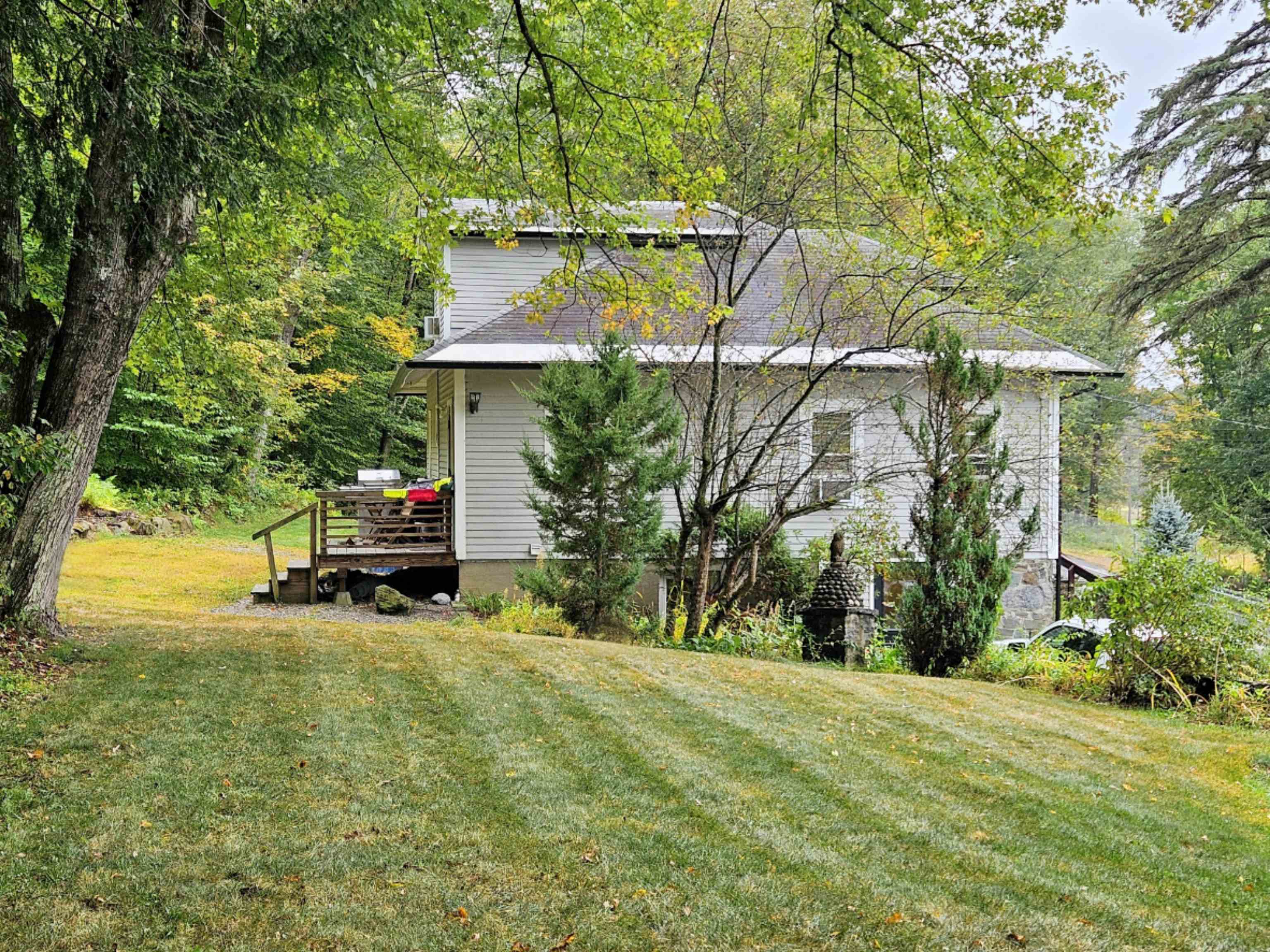 Extensive lawn with lots of privacy