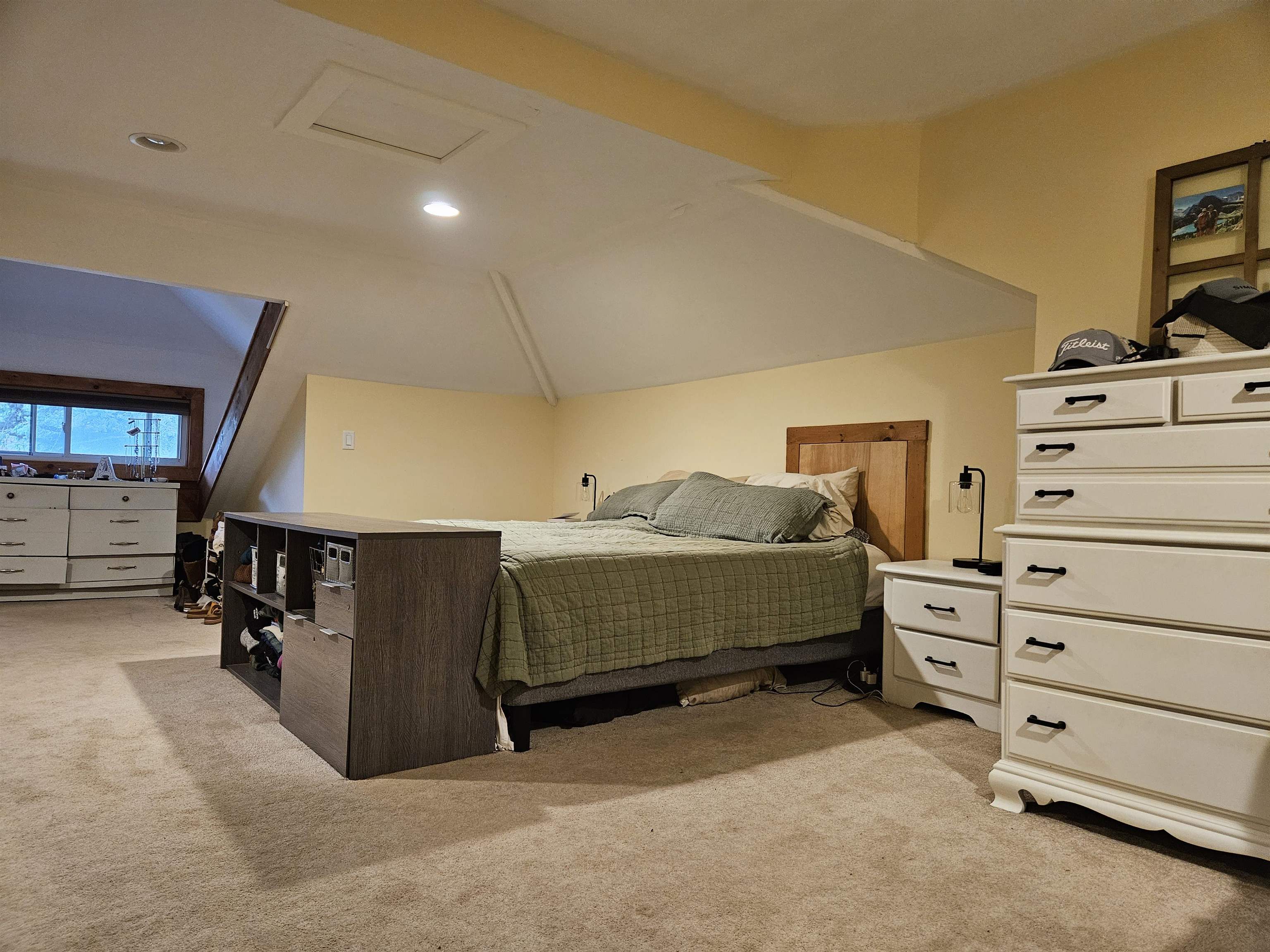 Large 2nd floor bedroom with room for sitting area