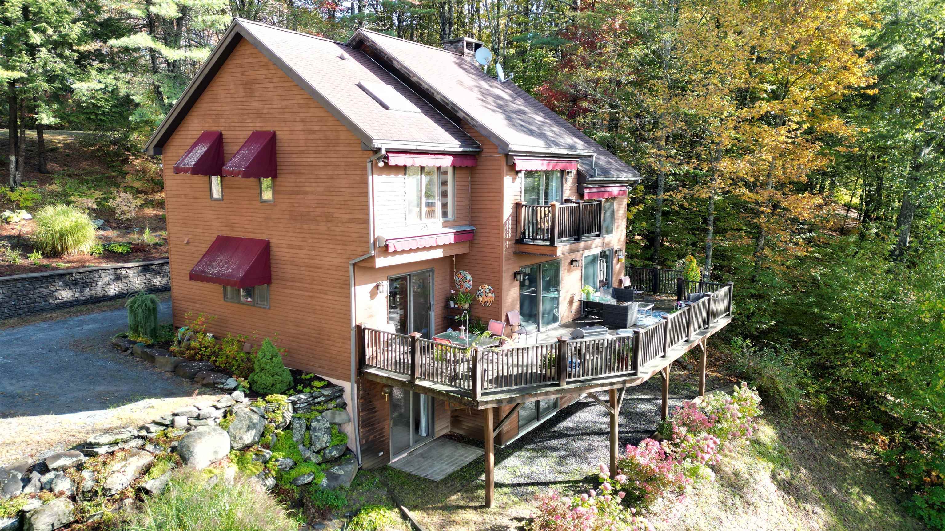 VILLAGE OF QUECHEE IN TOWN OF HARTFORD VT Home for sale $$680,000 | $219 per sq.ft.