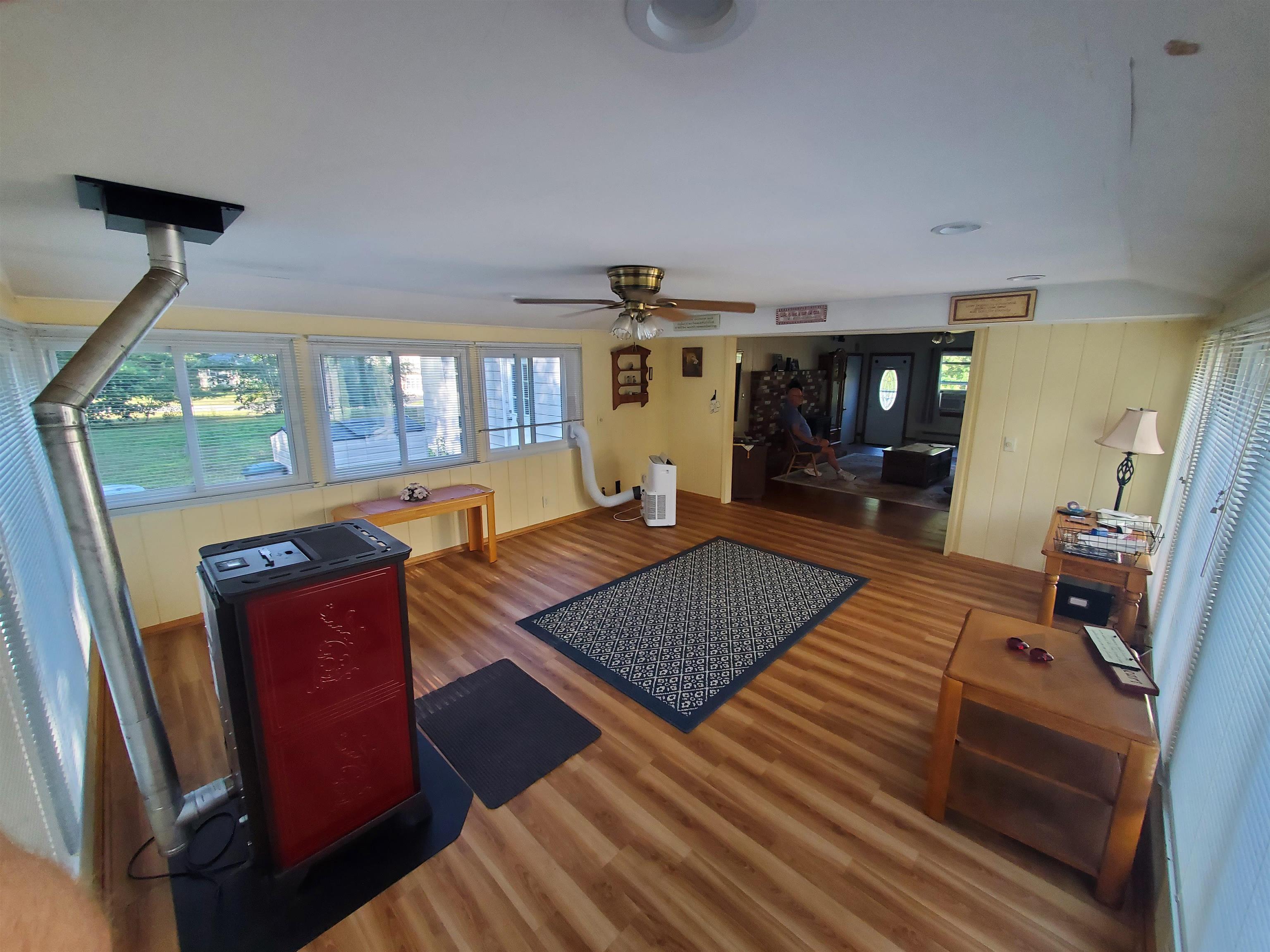 Photo 16 of 60