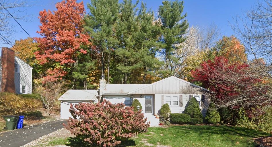 MANCHESTER NH Home for sale $$469,900 | $437 per sq.ft.