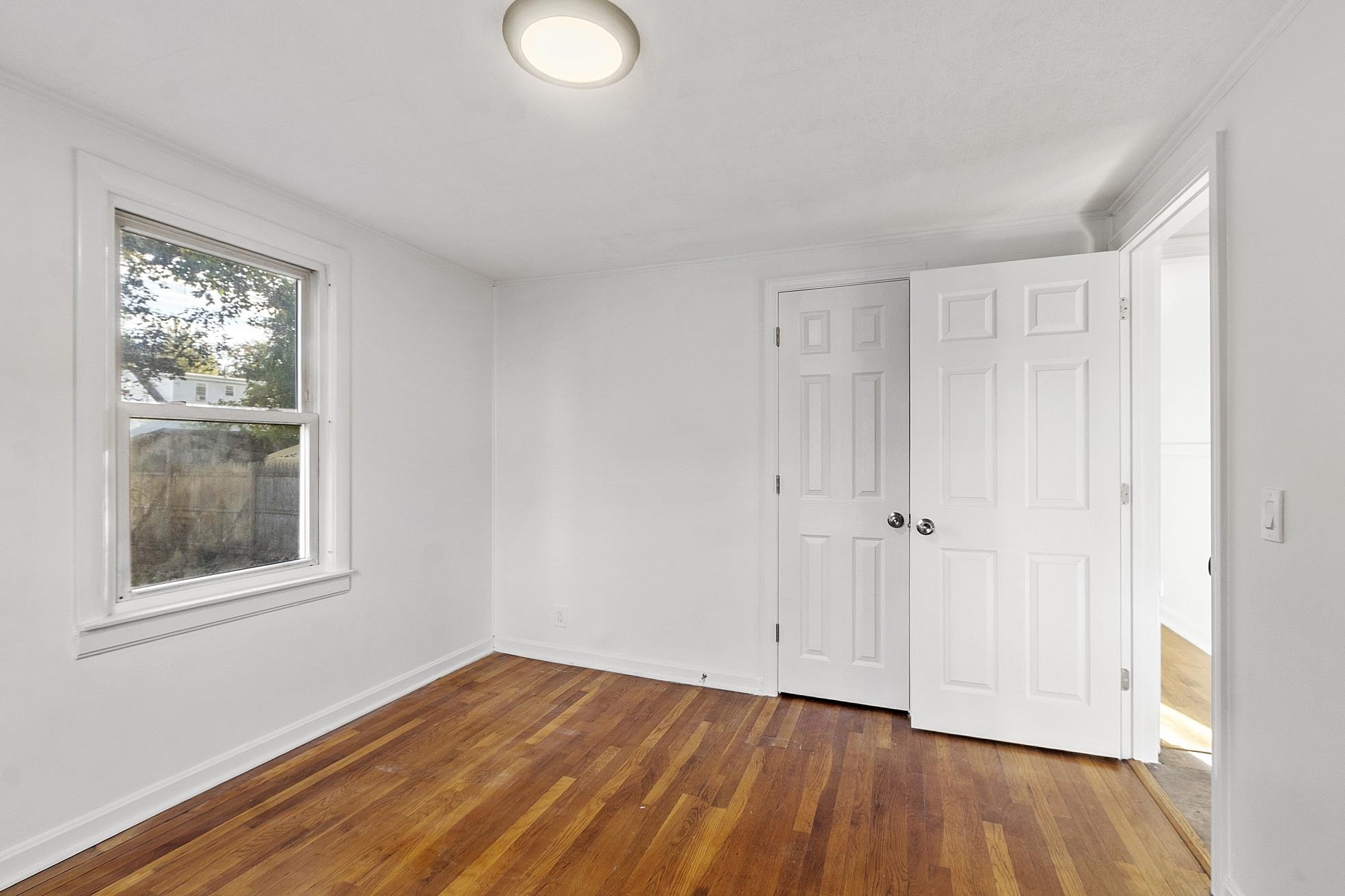 1st Floor Bedroom 24198097