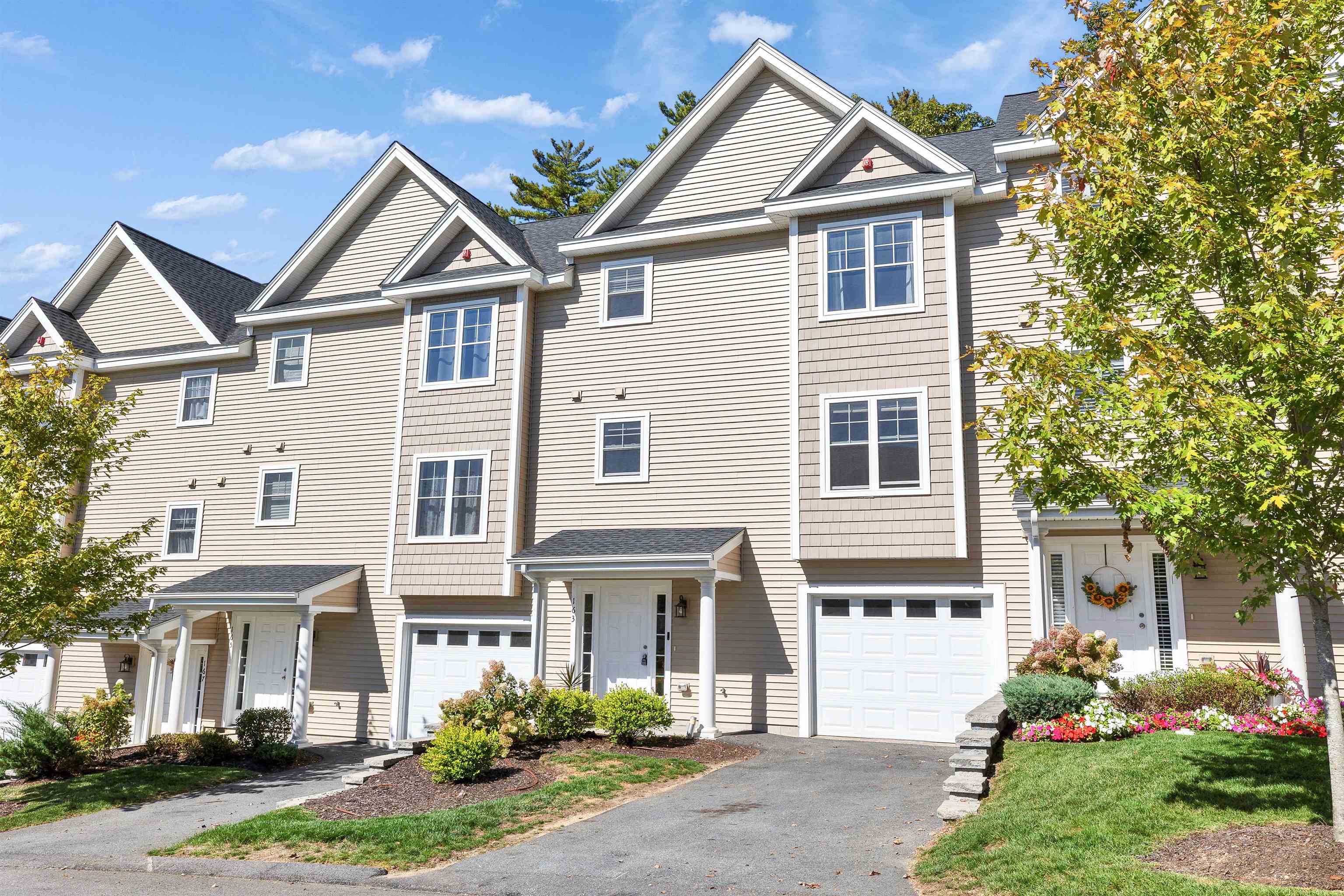 MANCHESTER NH Home for sale $$515,000 | $269 per sq.ft.