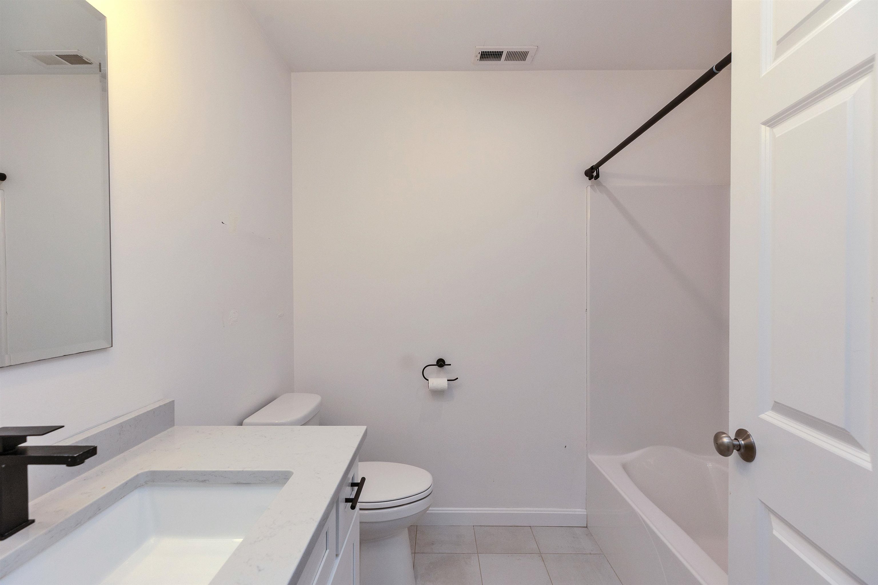 Second Floor Full Guest Bath 24204247