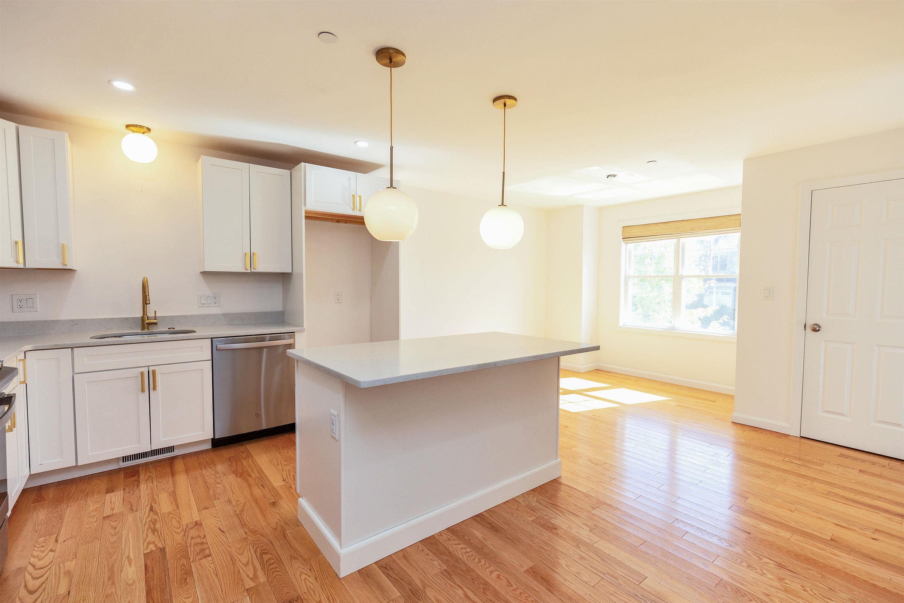 Stunning Kitchen Loaded With Upgrades 24204224
