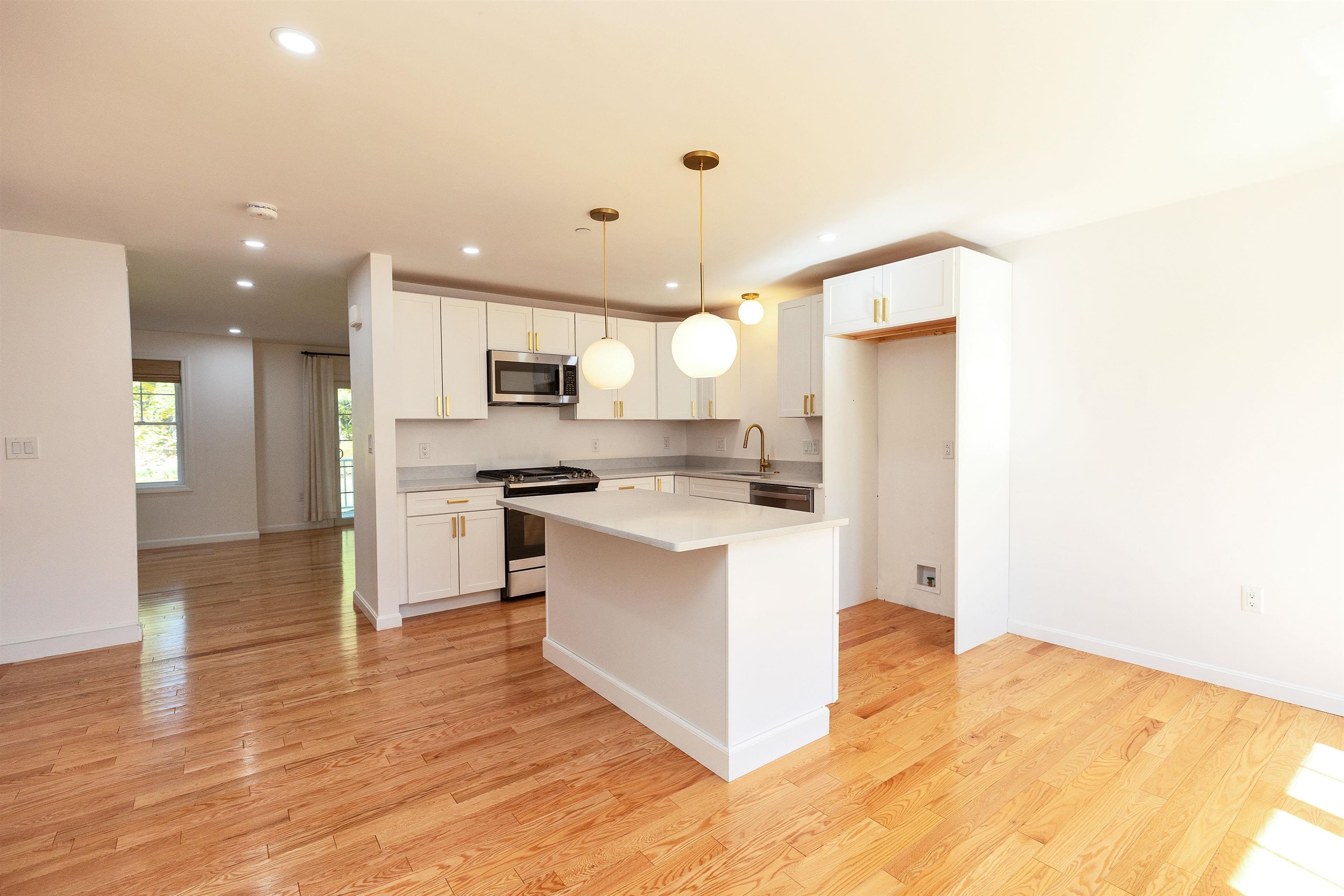 Gleaming Hardwood Floors 24204226