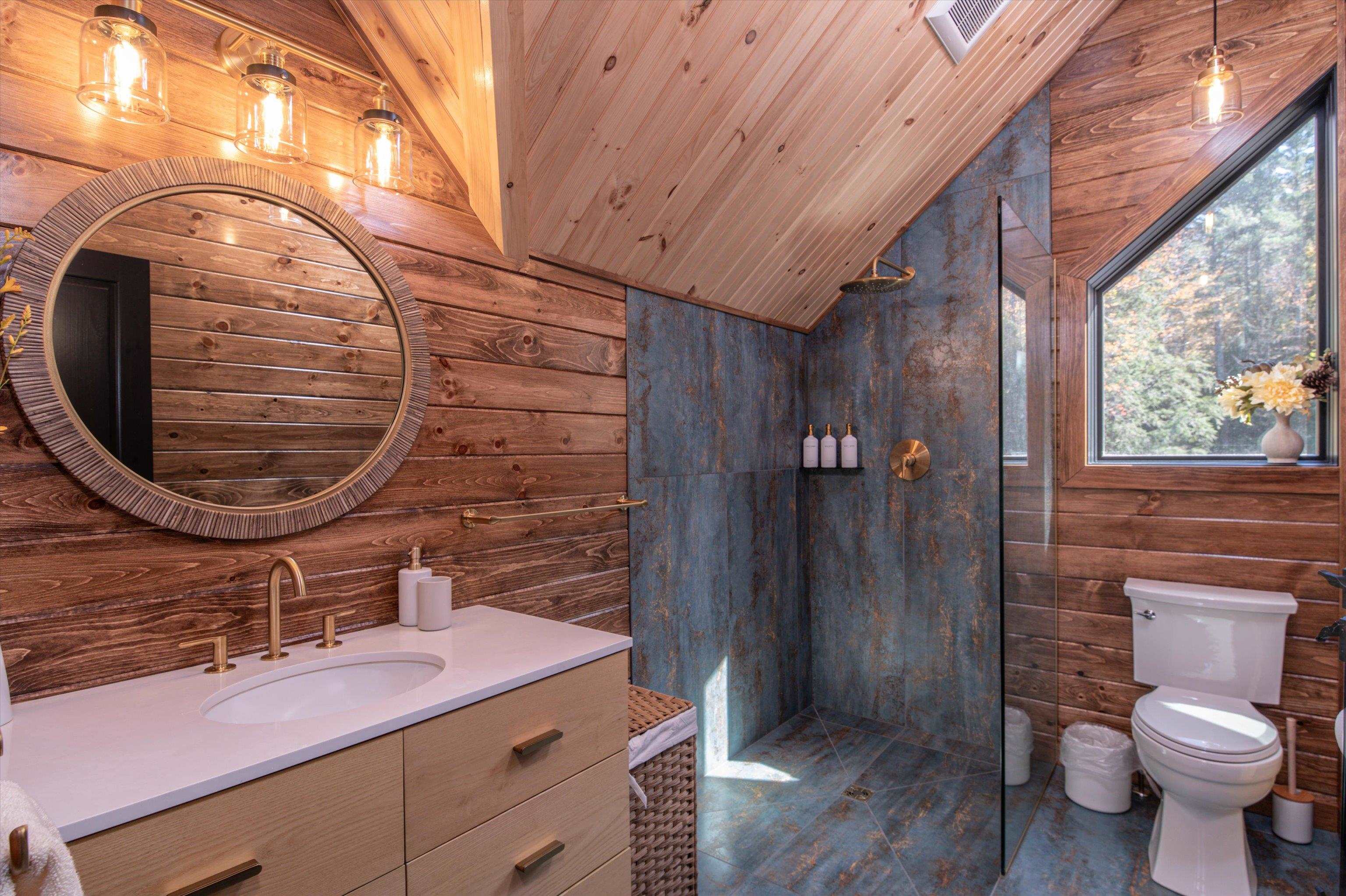 Upper Level Hall Bath