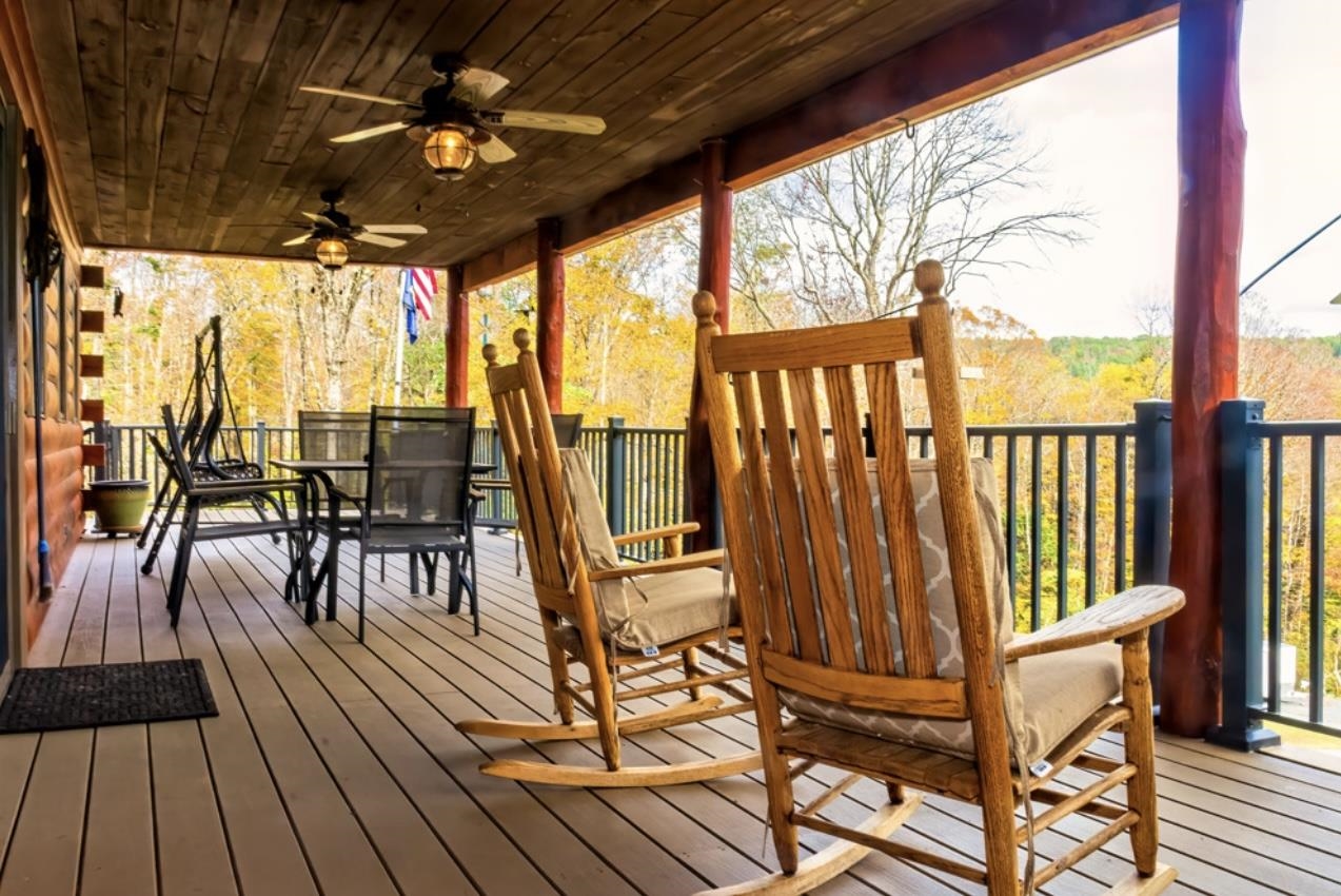 Covered Deck off the Main Floor 24182995